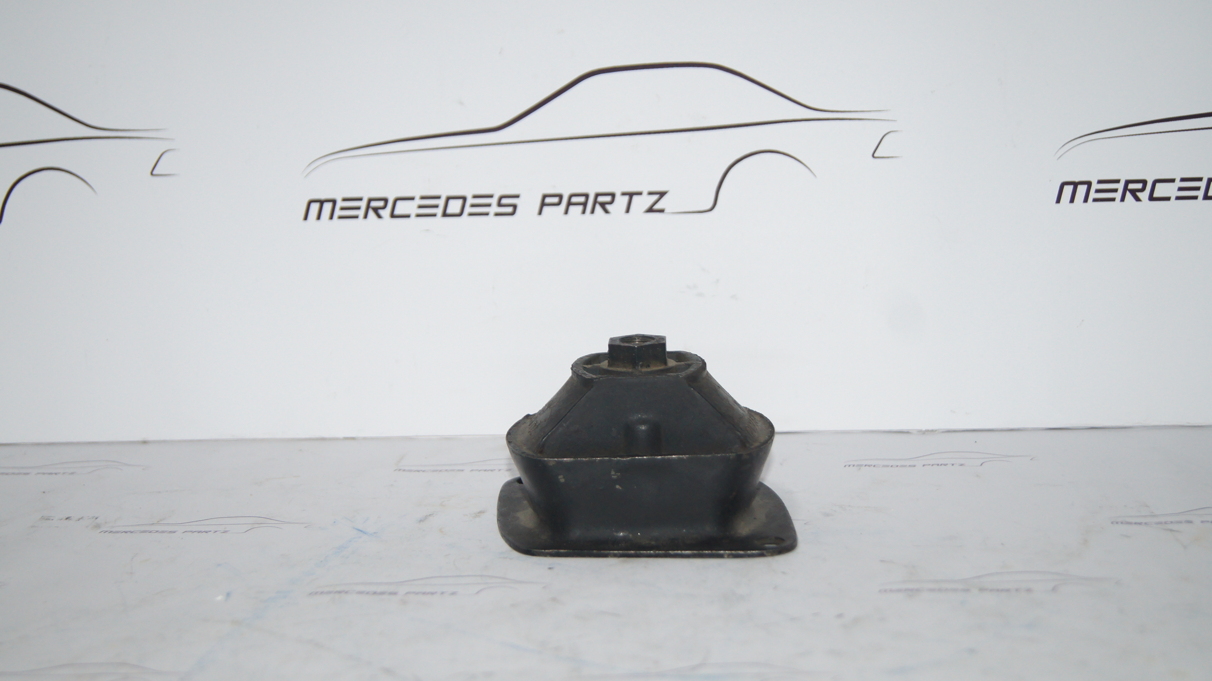 A1212230512 W110 Rubber Mount HeckFlosse-Fintail A1212230512 W110 Rubber Mount HeckFlosse-Fintail