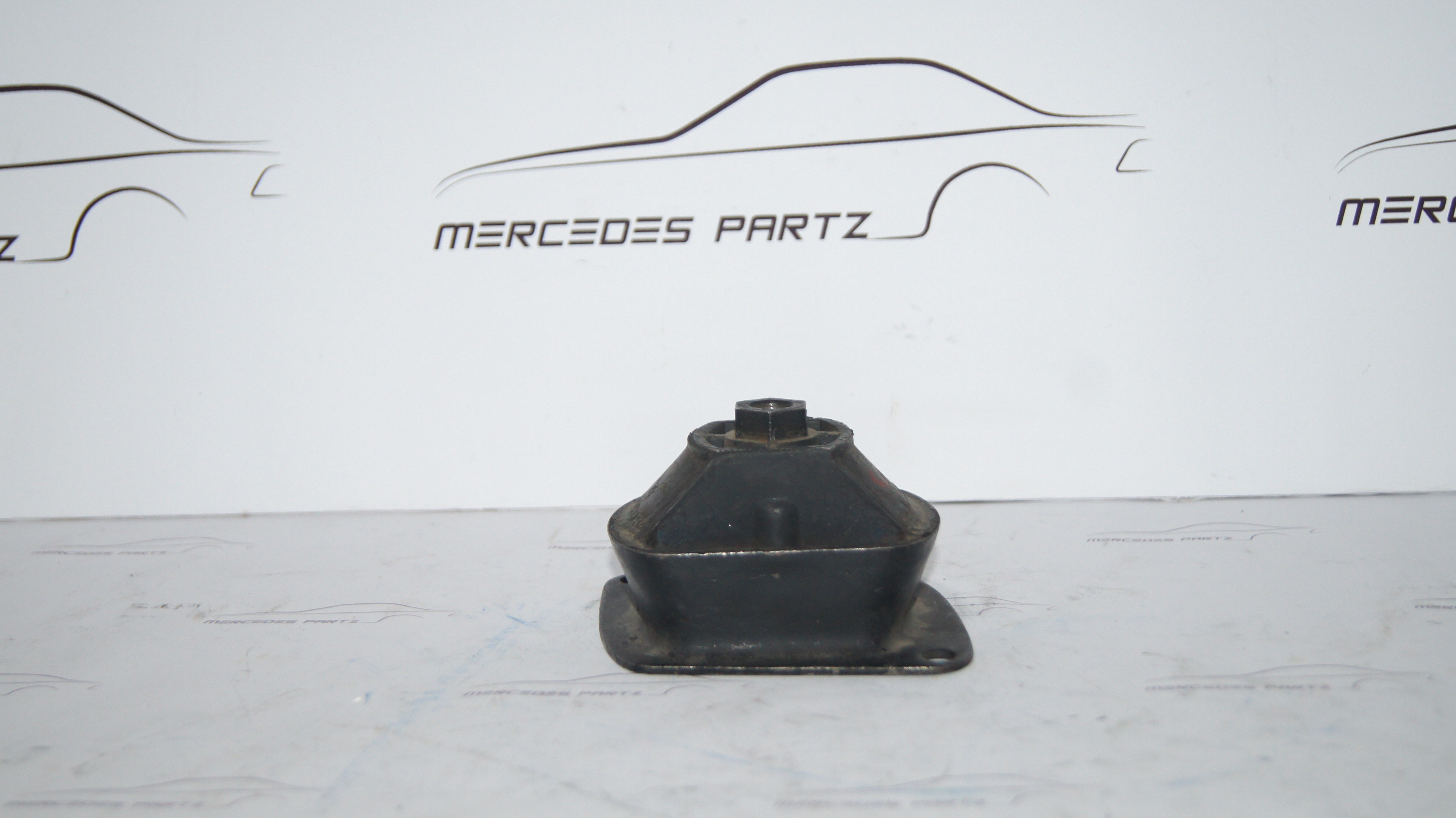 A1212230512 W110 Rubber Mount HeckFlosse-Fintail A1212230512 W110 Rubber Mount HeckFlosse-Fintail