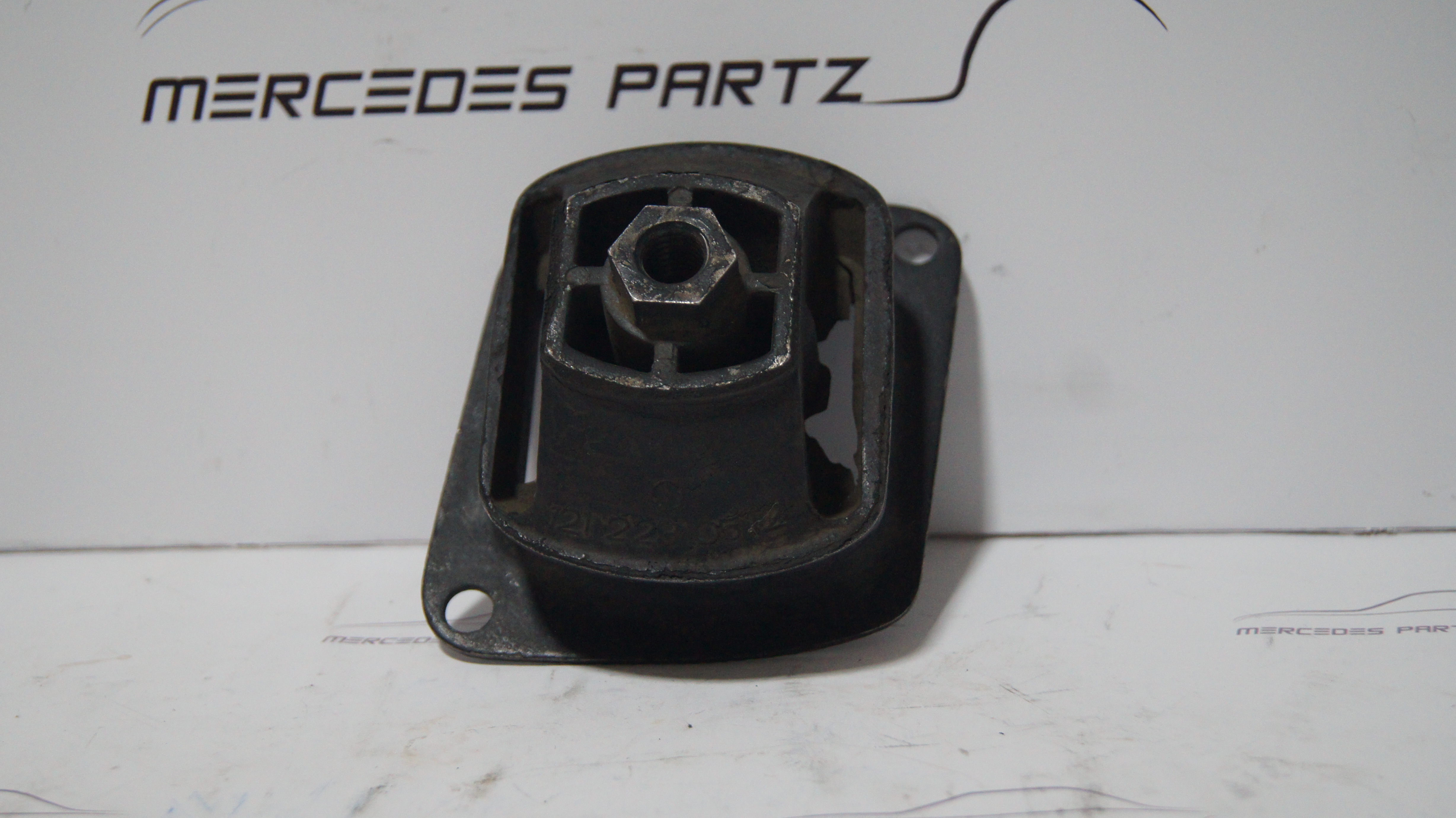 A1212230512 W110 Rubber Mount HeckFlosse-Fintail A1212230512 W110 Rubber Mount HeckFlosse-Fintail