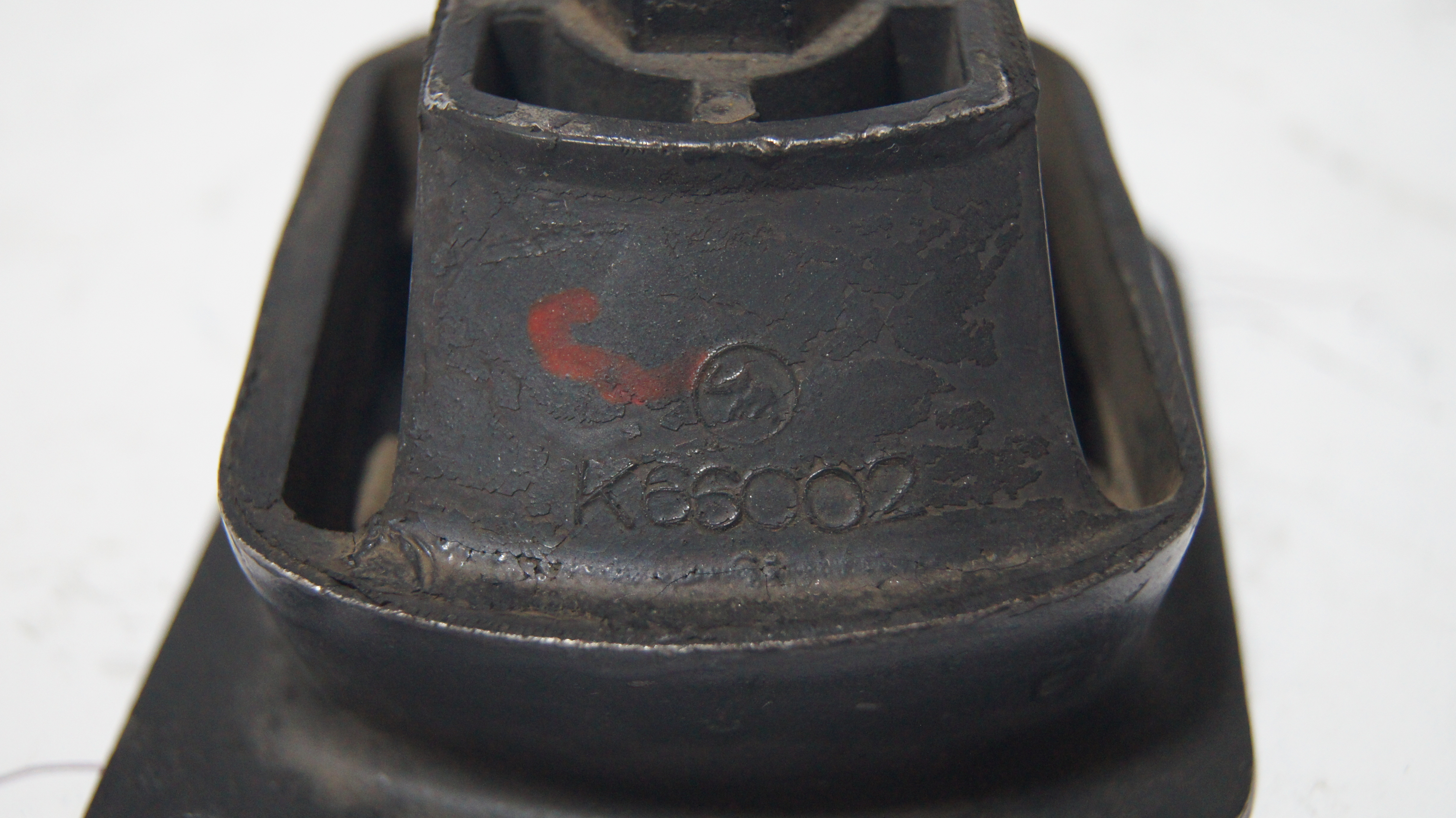 A1212230512 W110 Rubber Mount HeckFlosse-Fintail A1212230512 W110 Rubber Mount HeckFlosse-Fintail