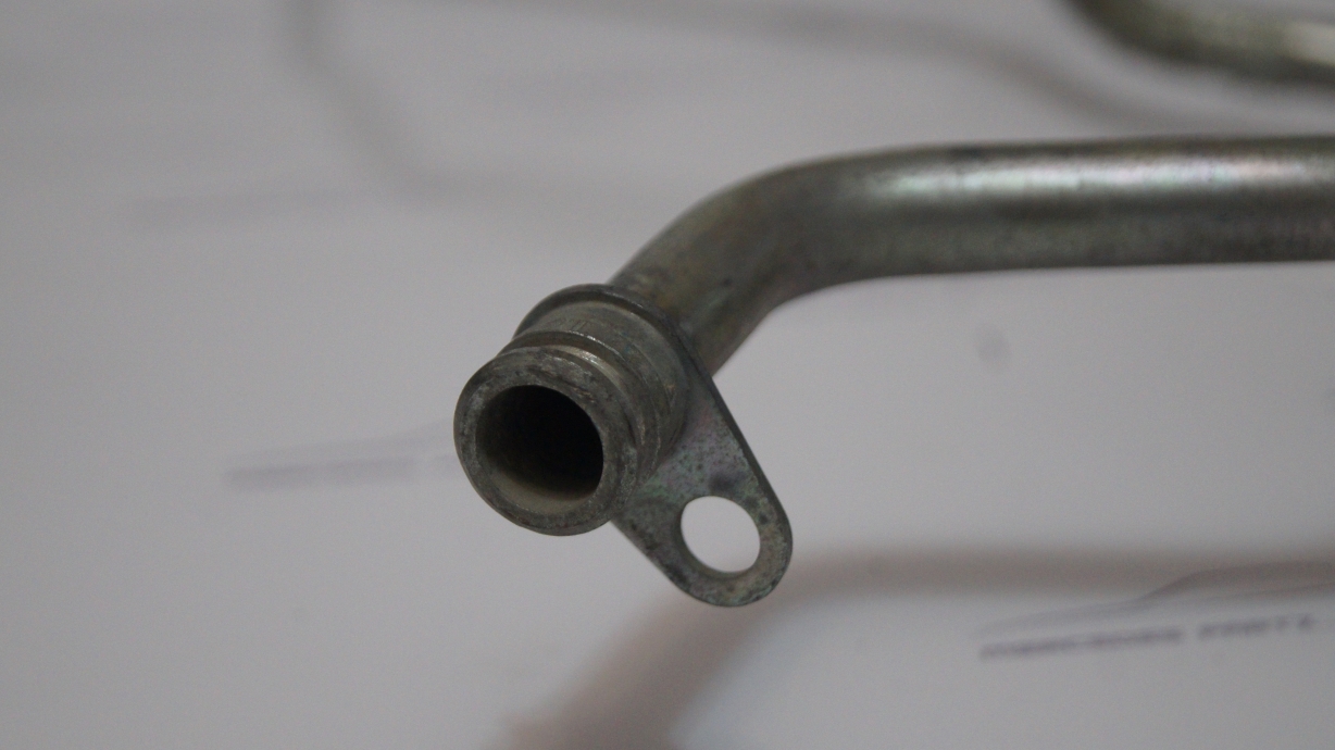 M104 Oil Line A1041806930 - mercedespartz