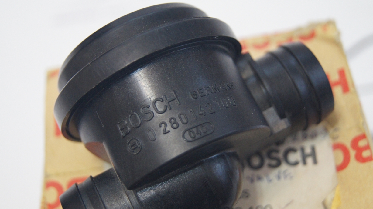 A0000941565 M102 M110 Thurst cutoff valve NEW NOS c A0000941565 M102 M110 Thurst cutoff valve NEW NOS c