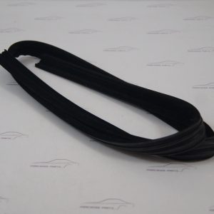 W201 Front Right Door Window Run c