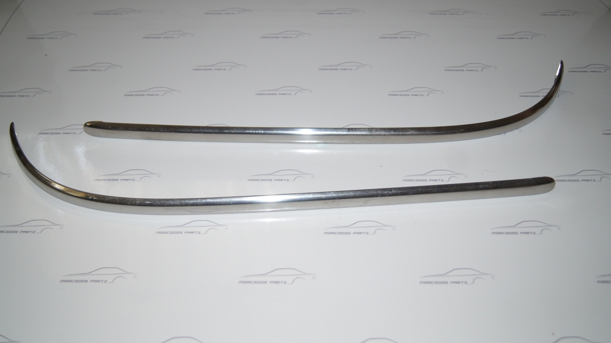 W114 W115 Garnish moulding pair Brand W114 W115 Garnish moulding pair Brand
