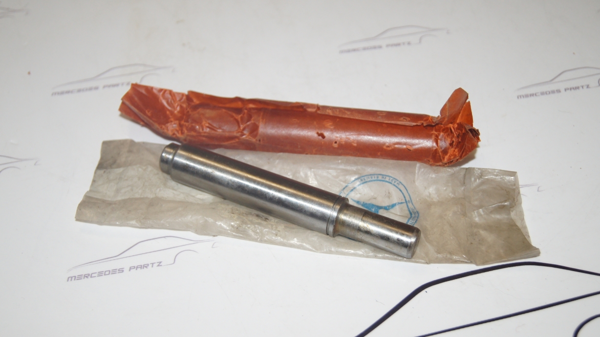 M115 M130 OM615 M180 Waterpump shaft NOS 1946-1955 M115 M130 OM615 M180 Waterpump shaft NOS 1946-1955