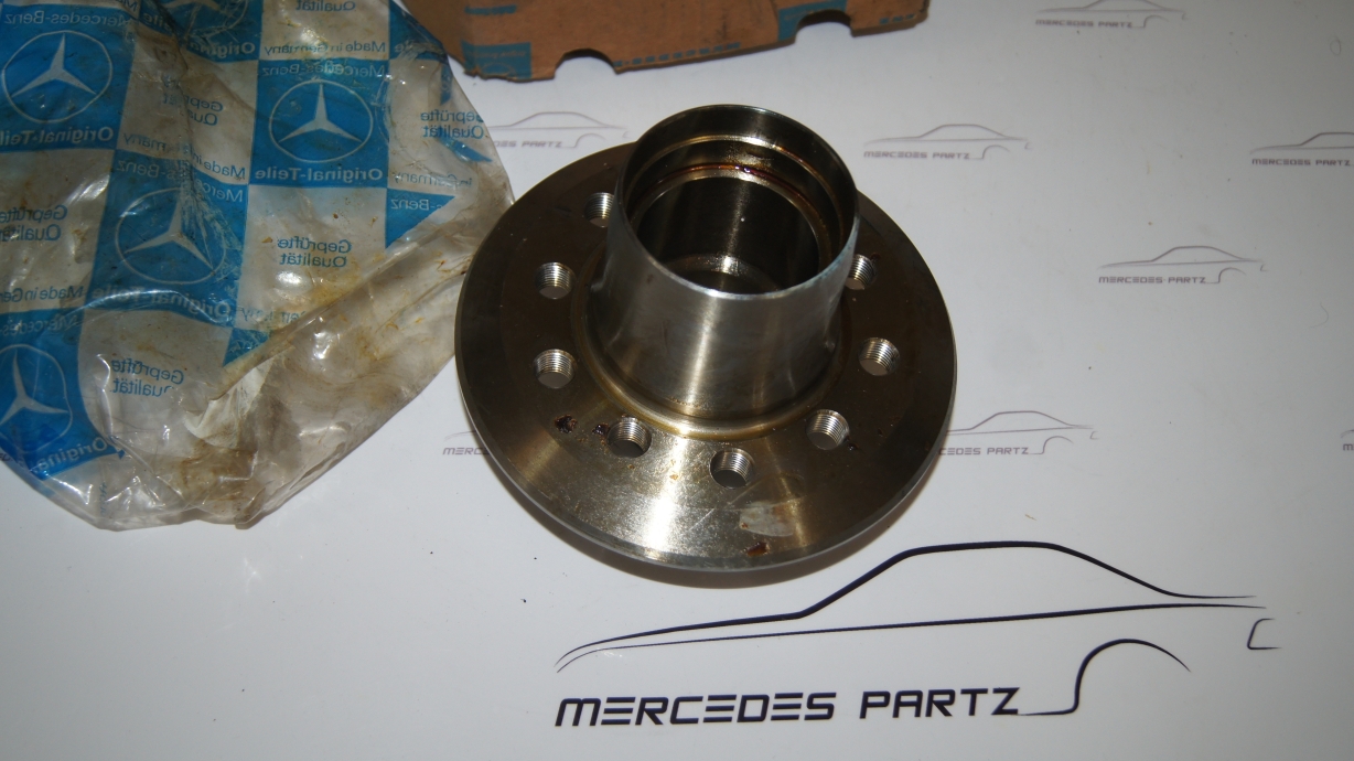 W100 600 Front Wheel Hub 600 W100 600 Front Wheel Hub 600