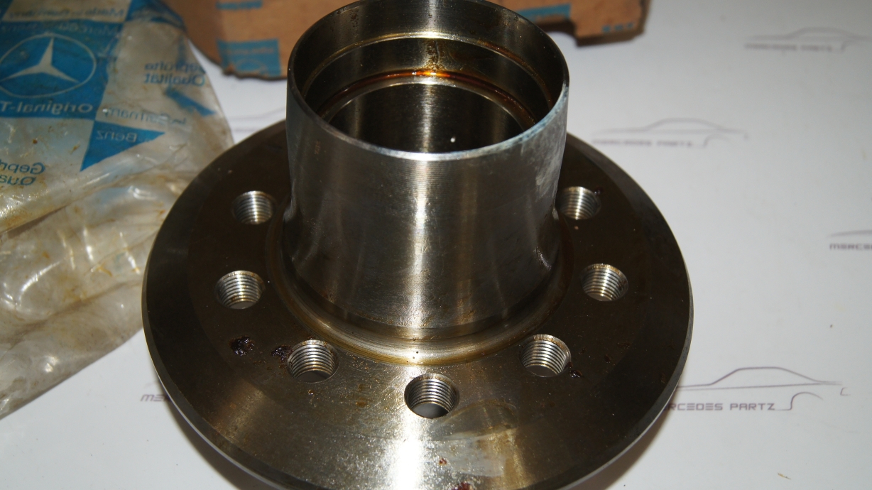 W100 600 Front Wheel Hub 600 W100 600 Front Wheel Hub 600