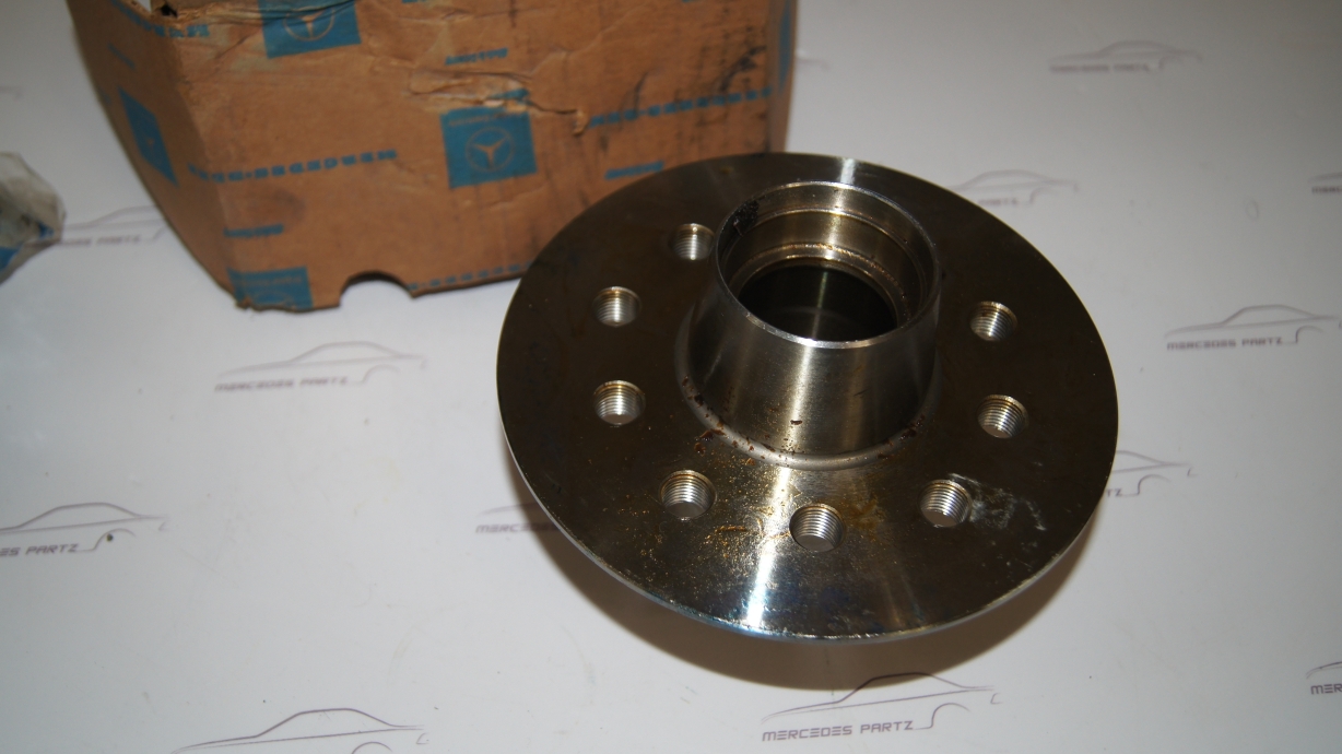 W100 600 Front Wheel Hub 600 W100 600 Front Wheel Hub 600