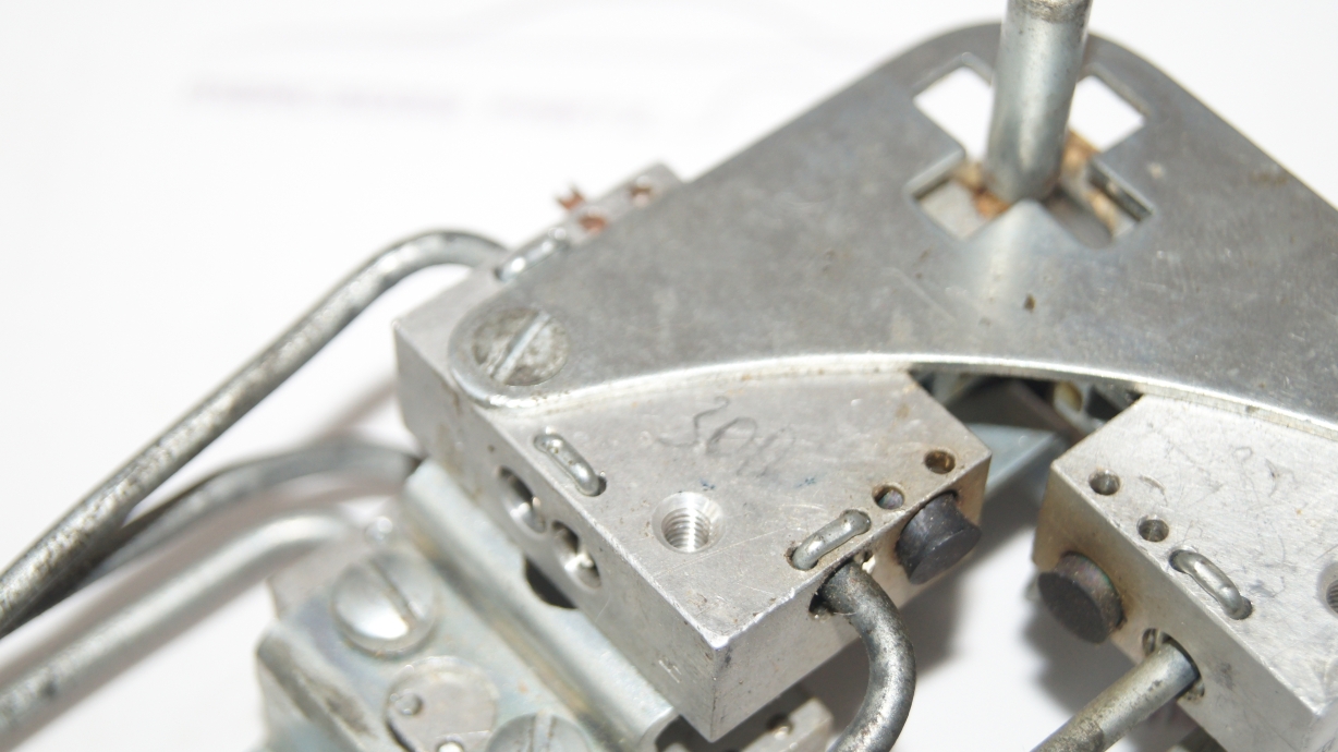 W100 Hydraulic Adjustable Seat Switch 600 W100 Hydraulic Adjustable Seat Switch 600