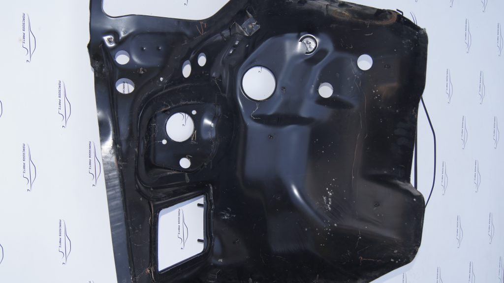 W124 Front Left Panel mercedespartz