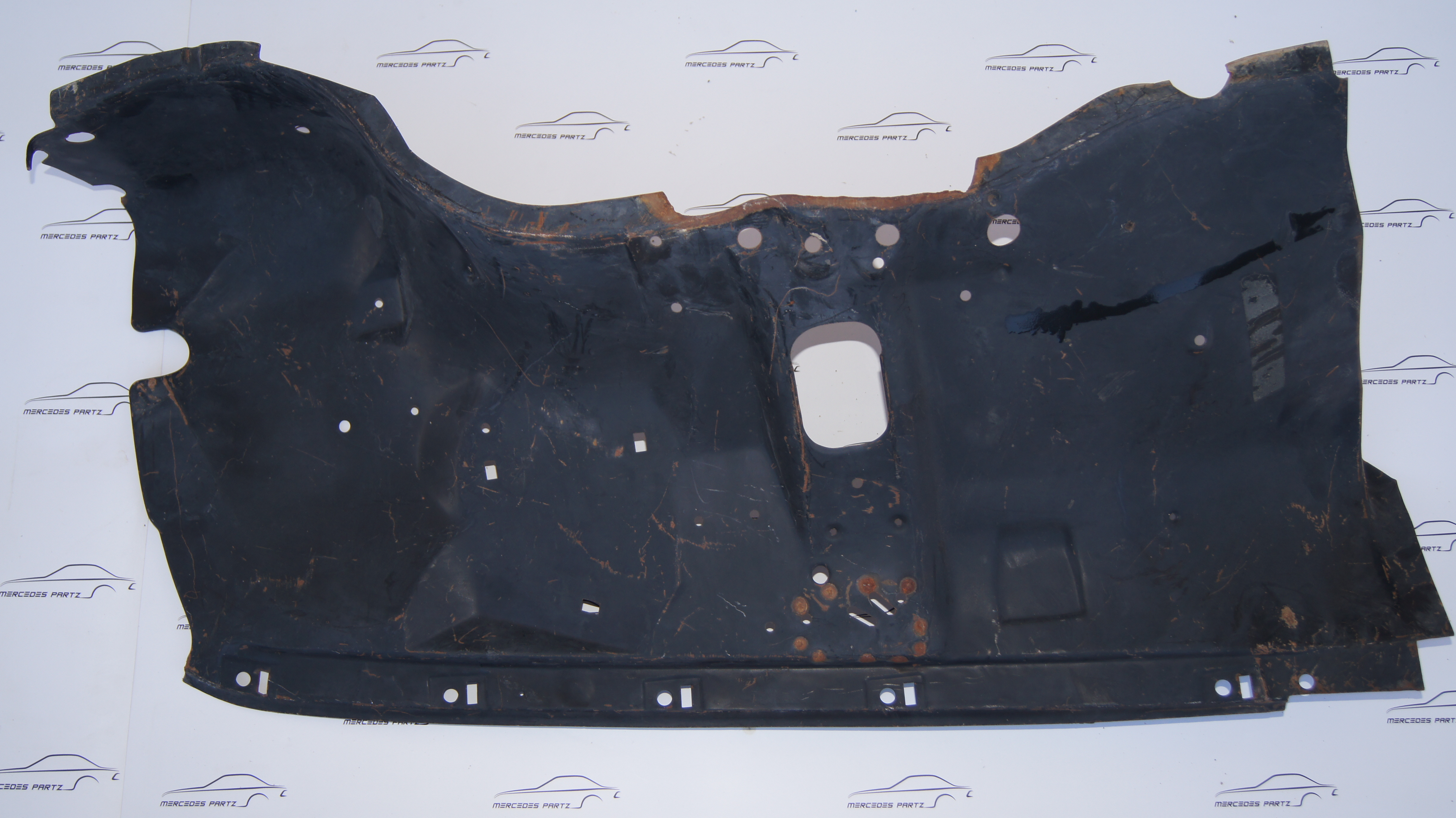 W114 C114 Front Left Wheel house Brand W114 C114 Front Left Wheel house Brand