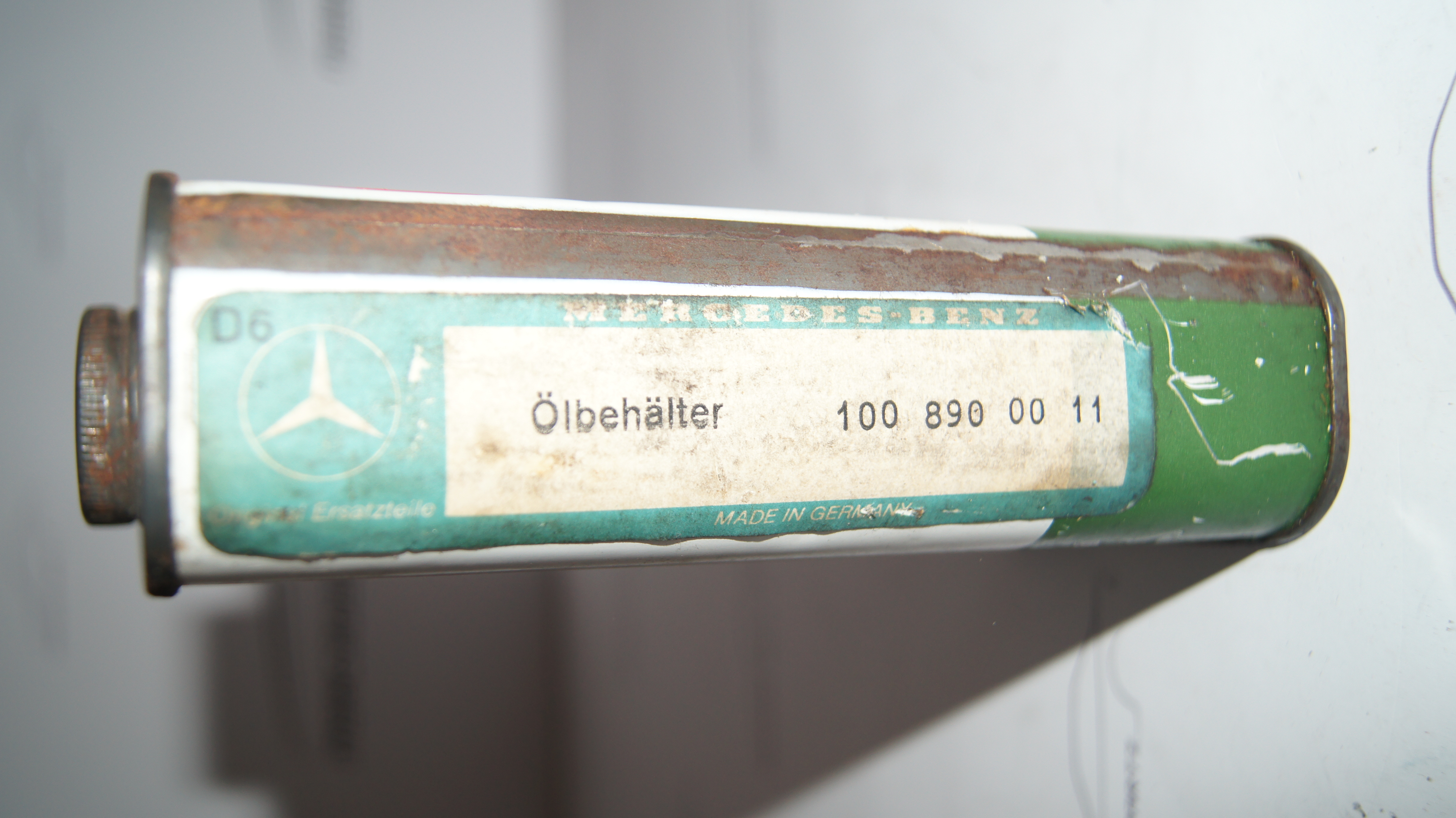 W100 Hydraulic Oil Genuine Mercedes Part W100 Hydraulic Oil Genuine Mercedes Part