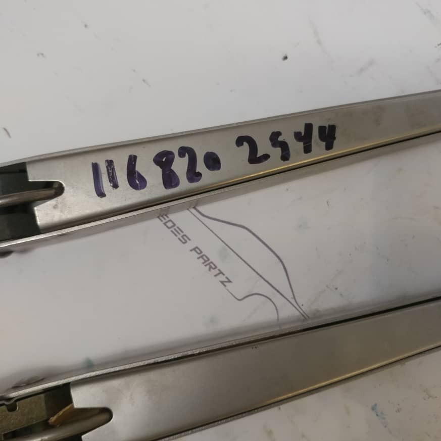 A1168202544 W116 Wiper Arm Left Genuine Mercedes Part A1168202544 W116 Wiper Arm Left Genuine Mercedes Part
