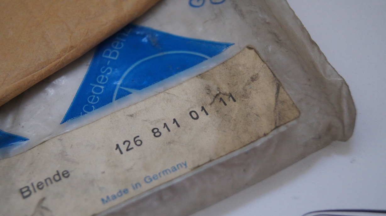 W126 Outside Left Rearview Mirror Plate NOS(New Old Stock) W126 Outside Left Rearview Mirror Plate NOS(New Old Stock)