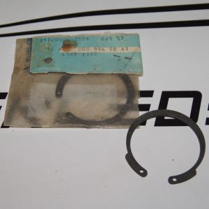 W100 W107 W114 W115 W116 W123 W126 Steering box and transmission Retaining ring OEM 0009949841 Genuine Mercedes Part W100 W107 W114 W115 W116 W123 W126 Steering box and transmission Retaining ring OEM 0009949841 Genuine Mercedes Part