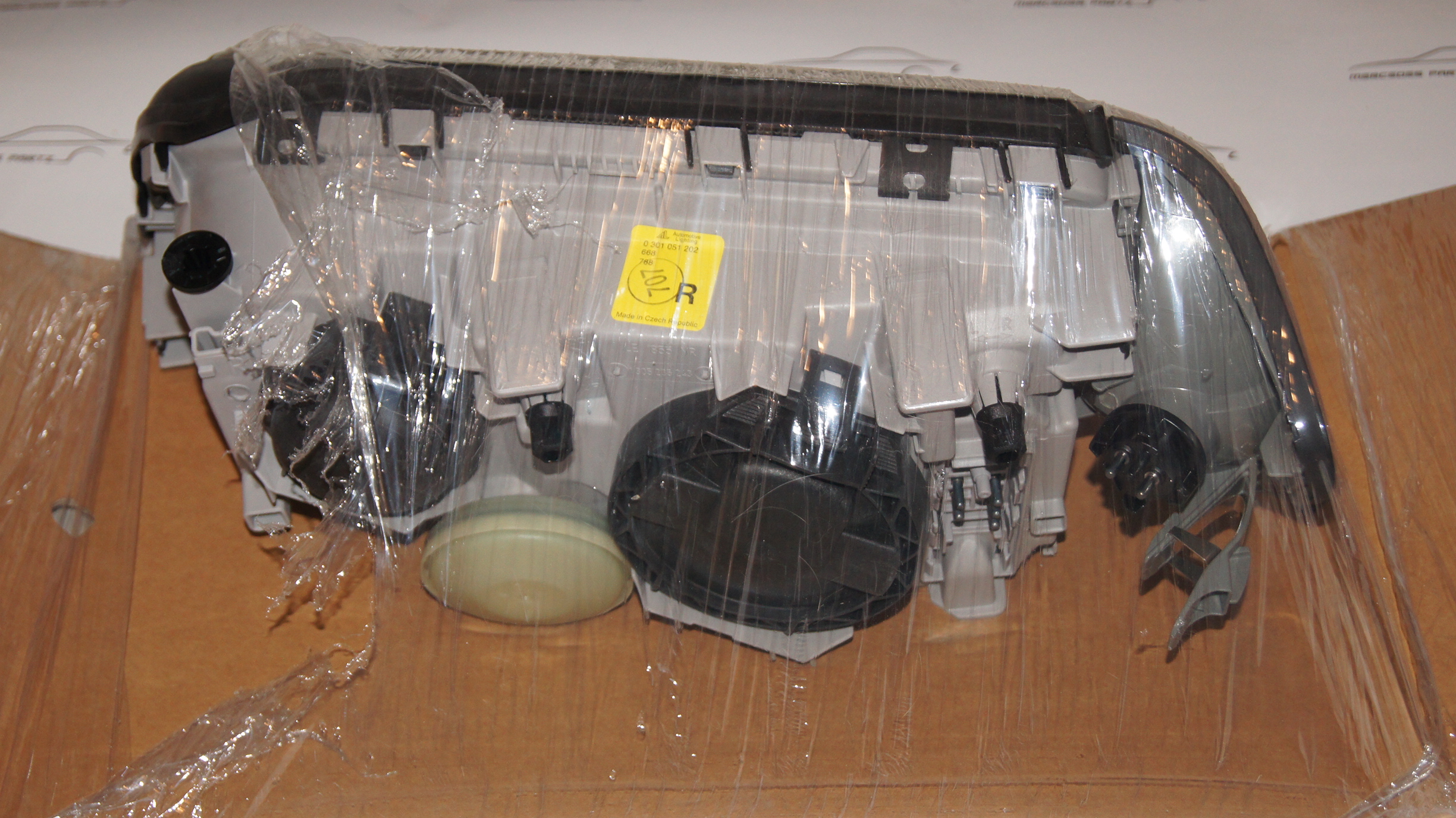 A1408207461 W140 Right headlight Bosch A1408207461 W140 Right headlight Bosch