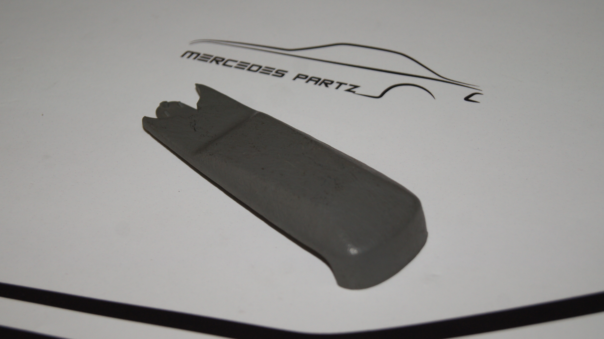 W124 W126 W201 W461 W123 W107 Window crank covering Genuine Mercedes Part W124 W126 W201 W461 W123 W107 Window crank covering Genuine Mercedes Part