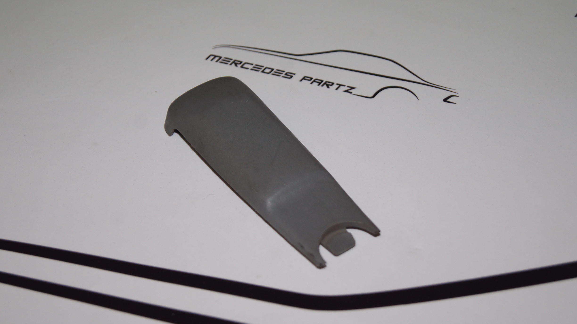 W107 W123 W124 W126 W201 Window crank cover Genuine Mercedes Part W107 W123 W124 W126 W201 Window crank cover Genuine Mercedes Part