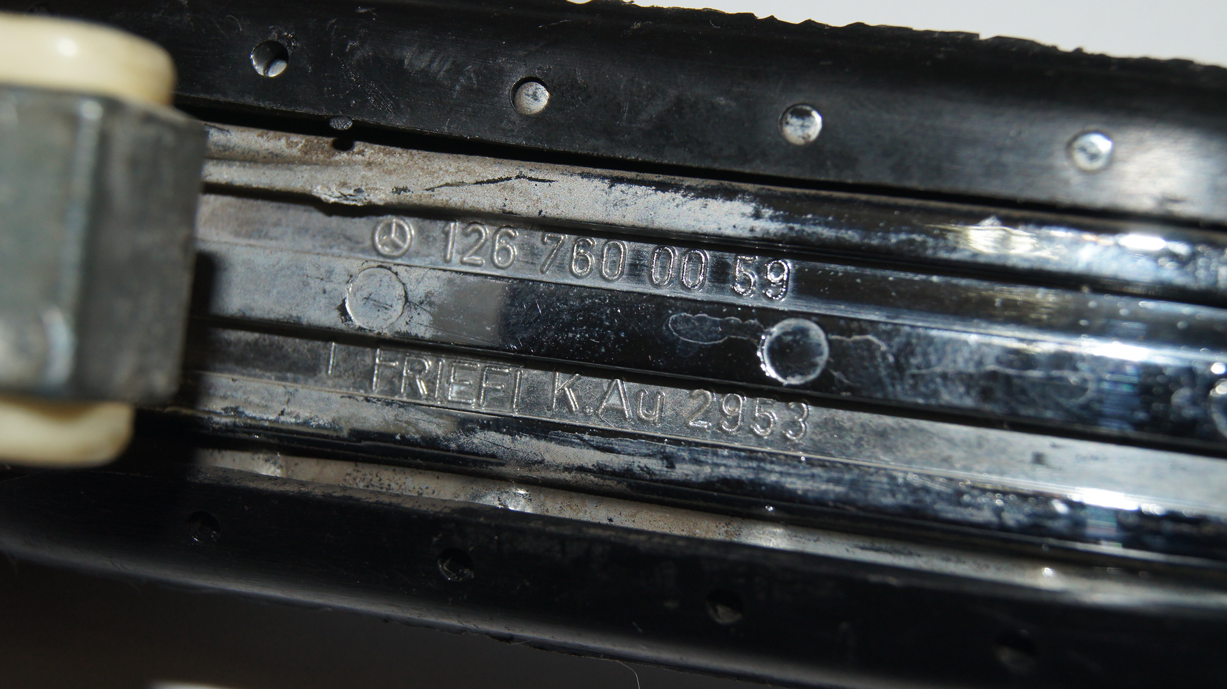 W126 Rear door handle (used) used(working condition) W126 Rear door handle (used) used(working condition)