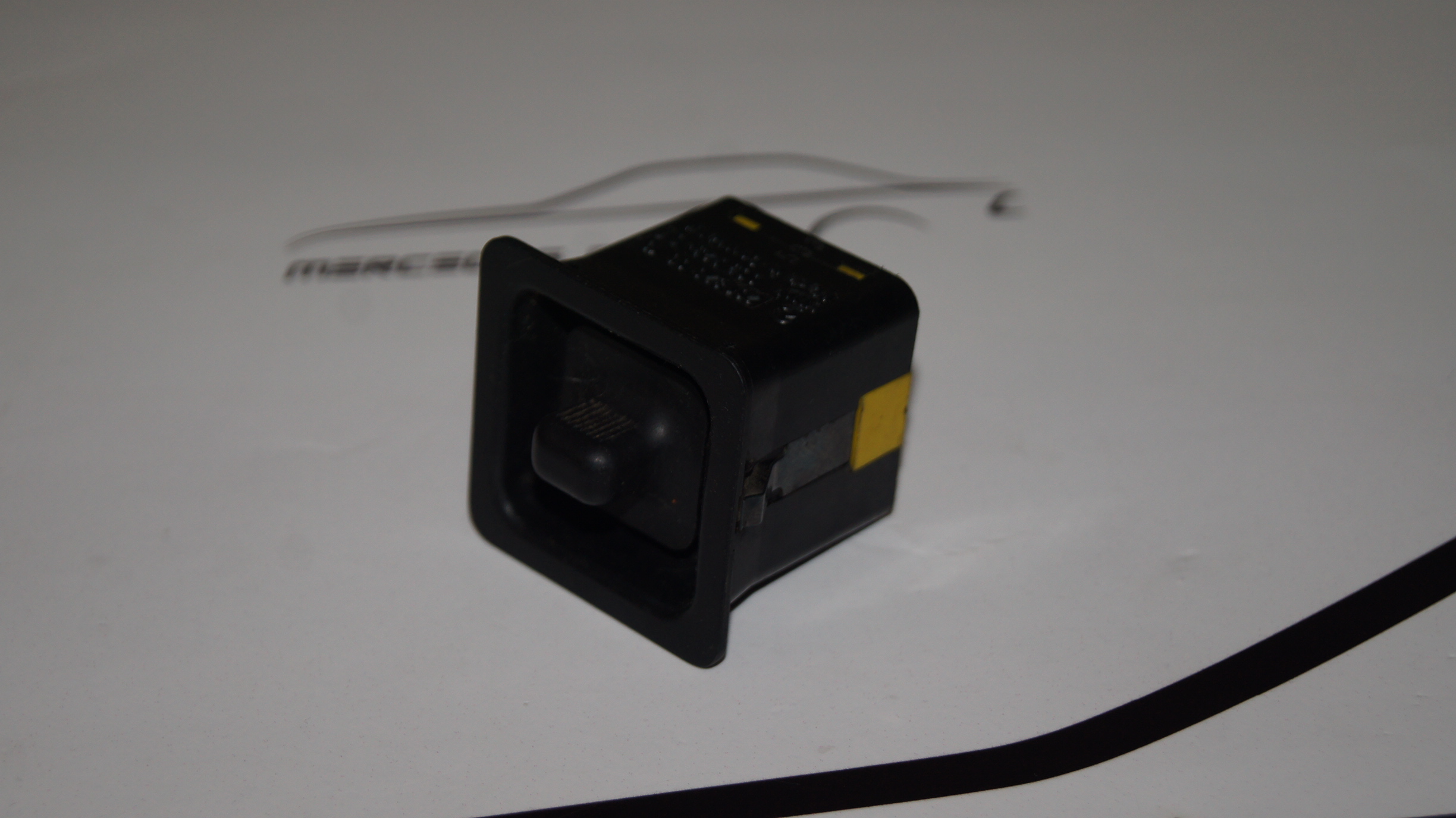 Rearview mirror switch A2018200610 Genuine Mercedes Part Rearview mirror switch A2018200610 Genuine Mercedes Part