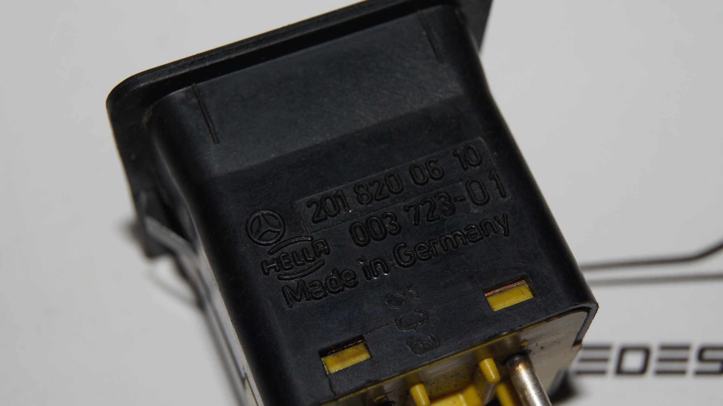 Rearview mirror switch A2018200610 Genuine Mercedes Part Rearview mirror switch A2018200610 Genuine Mercedes Part