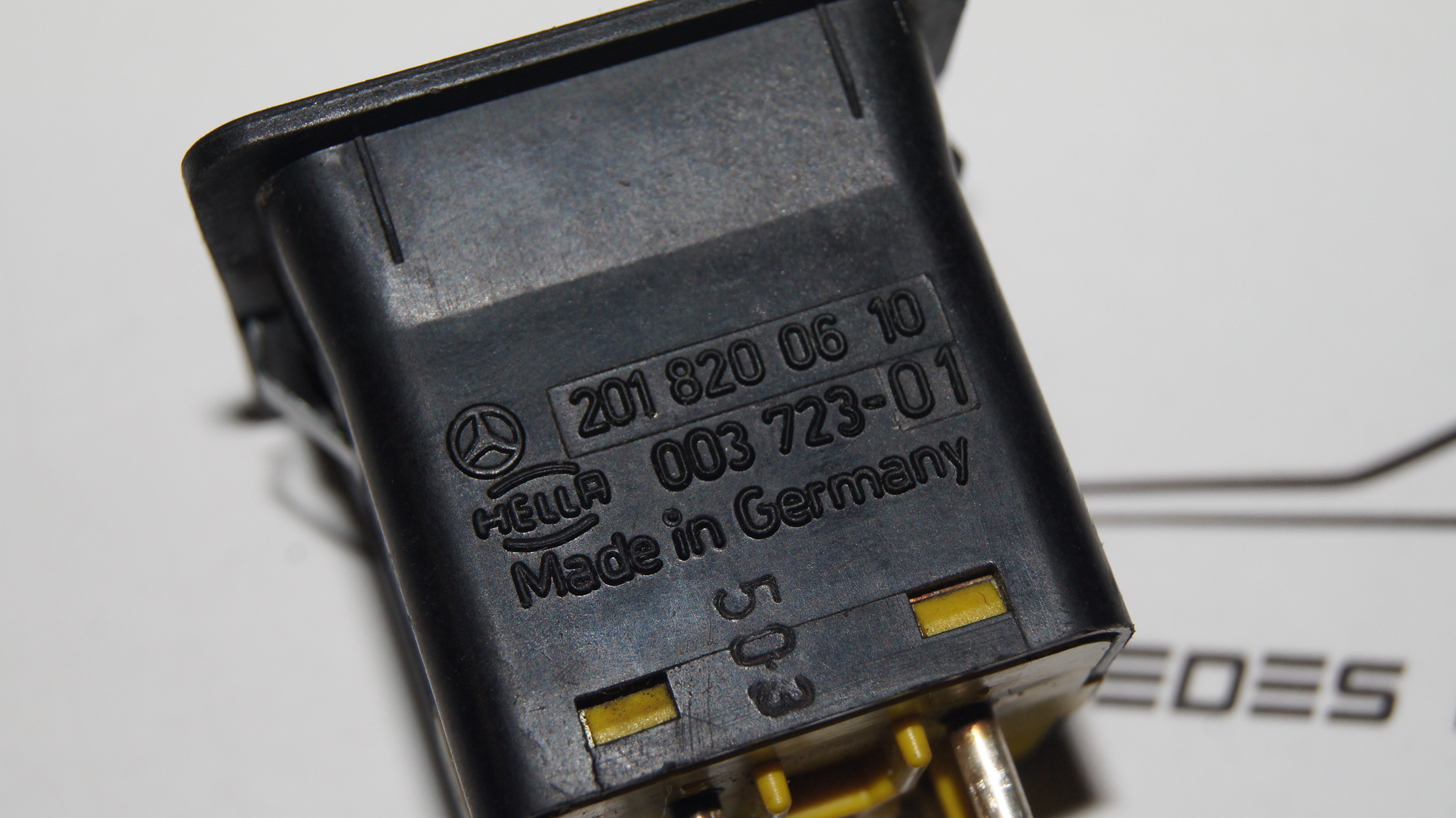 Rearview mirror switch A2018200610 Genuine Mercedes Part Rearview mirror switch A2018200610 Genuine Mercedes Part