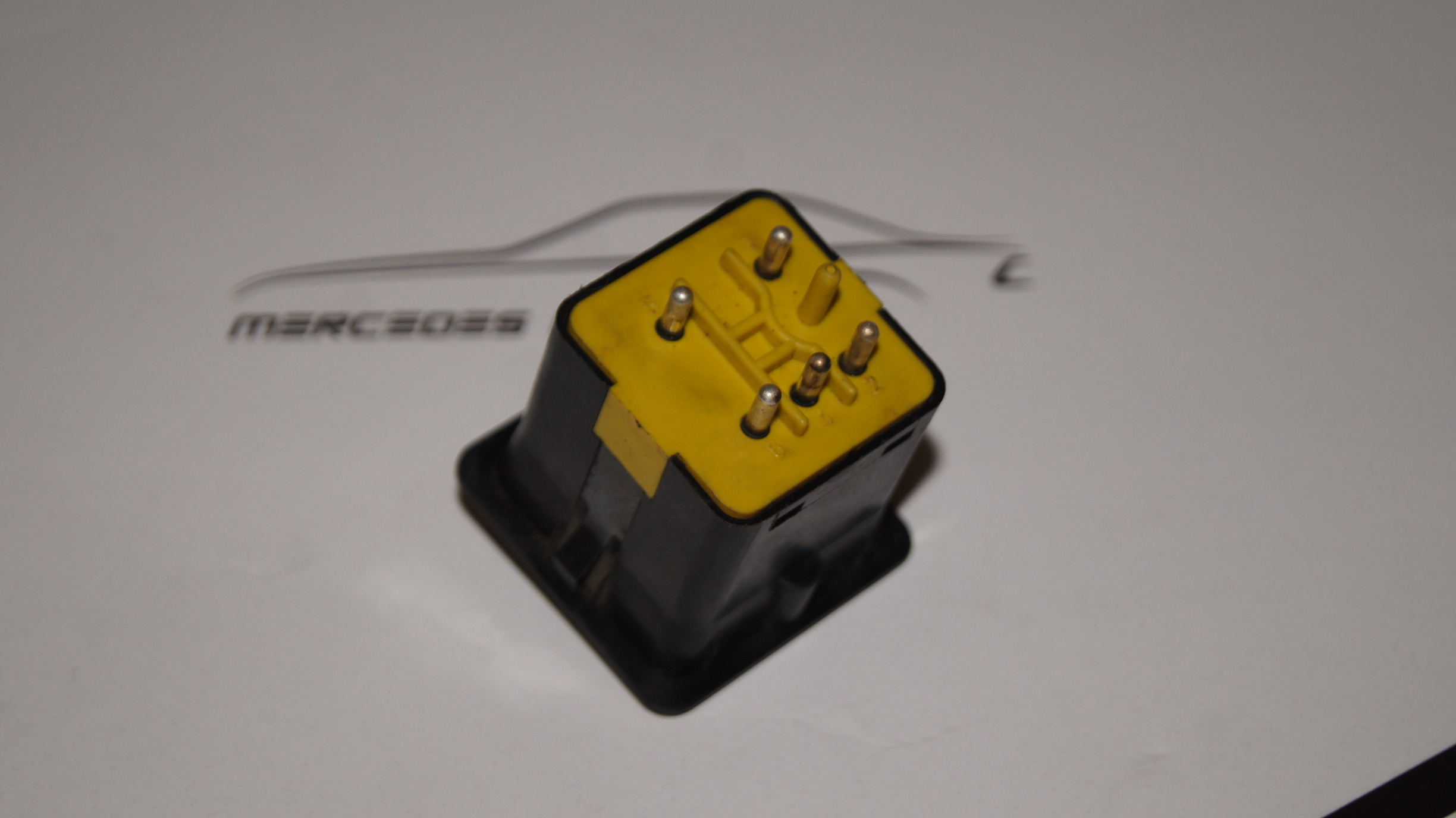 Rearview mirror switch A2018200610 Genuine Mercedes Part Rearview mirror switch A2018200610 Genuine Mercedes Part