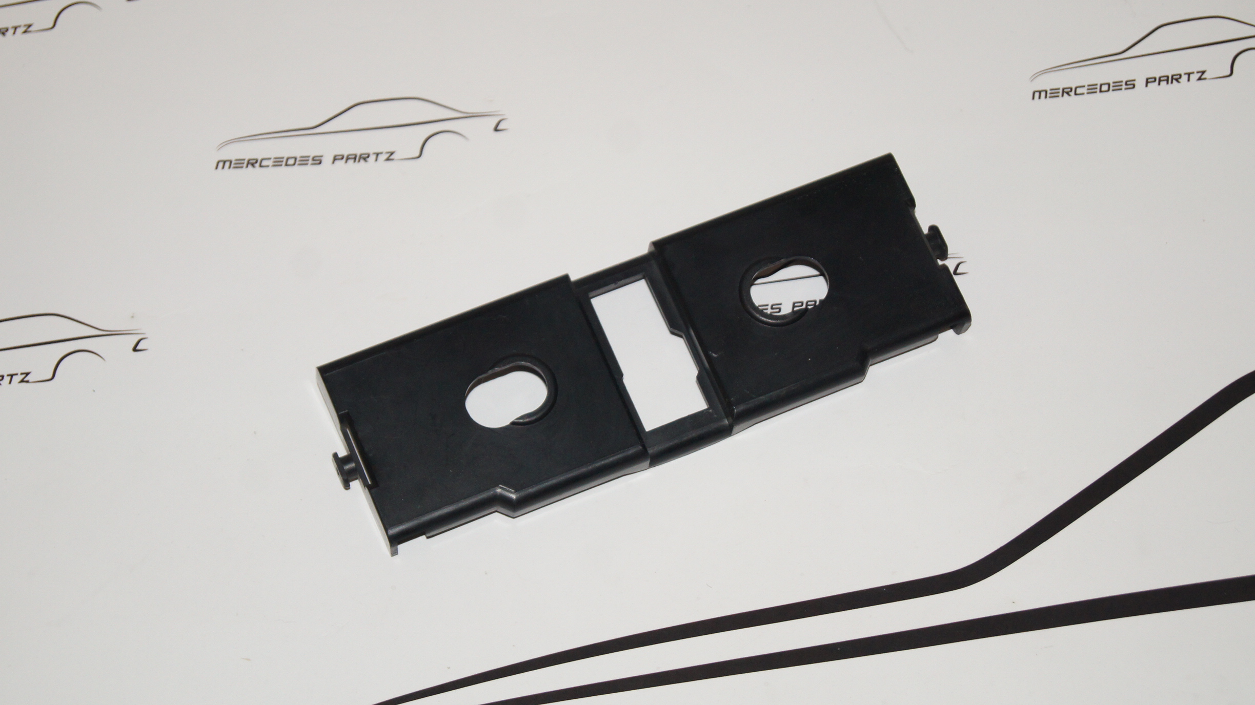 W124 defroster bracket Genuine Mercedes Part W124 defroster bracket Genuine Mercedes Part