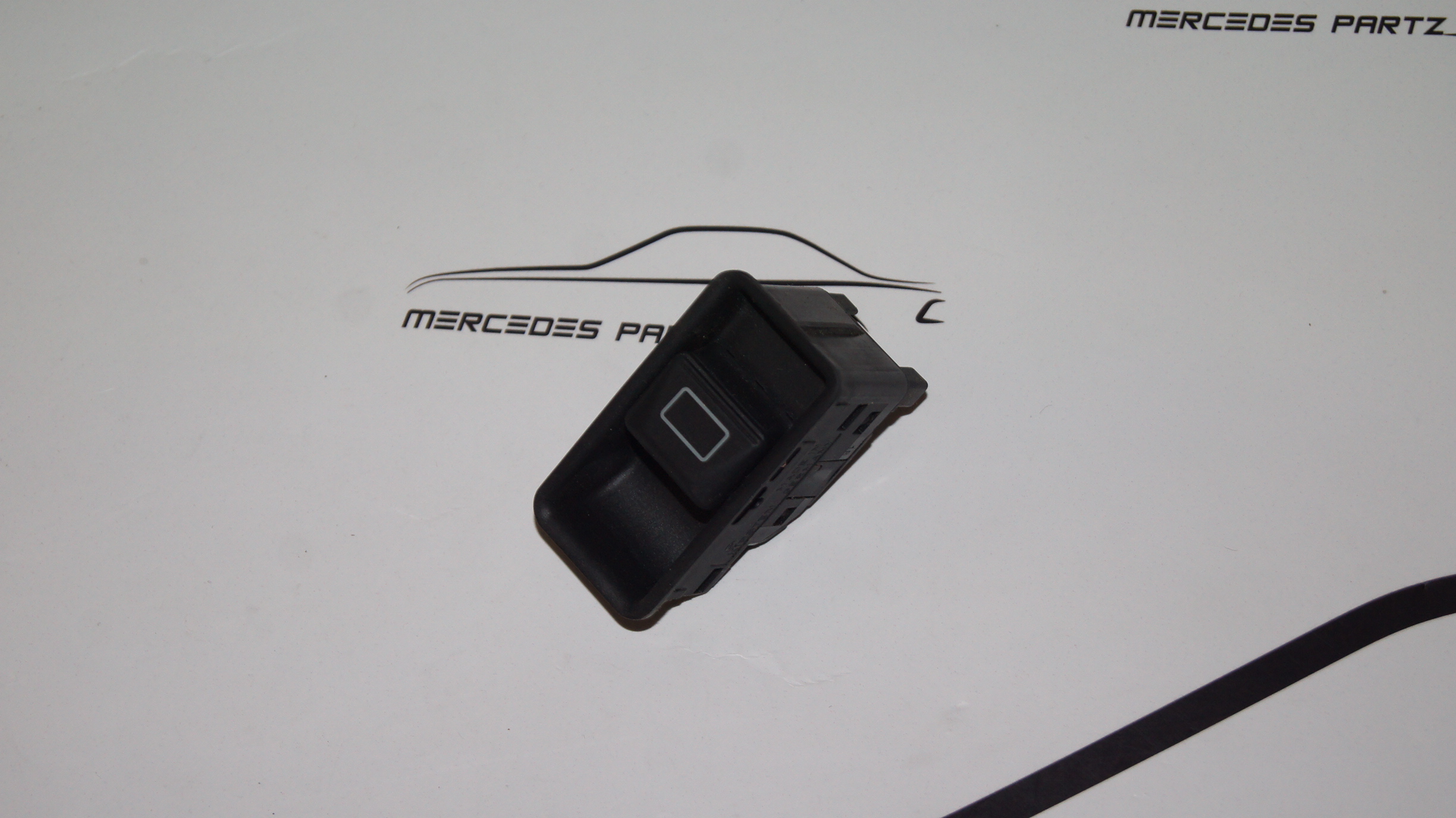 W124 W201 W463 Sliding roof switch NEW NOS Genuine Mercedes Part W124 W201 W463 Sliding roof switch NEW NOS Genuine Mercedes Part
