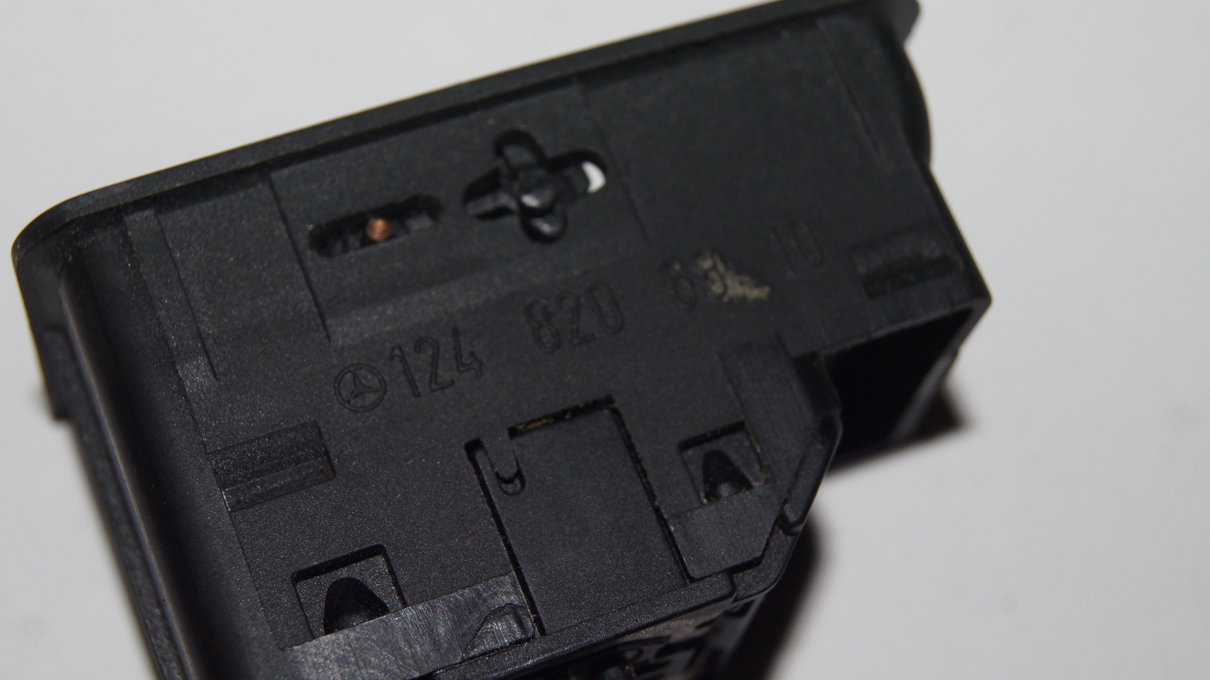 W124 W201 W463 Sliding roof switch NEW NOS Genuine Mercedes Part W124 W201 W463 Sliding roof switch NEW NOS Genuine Mercedes Part