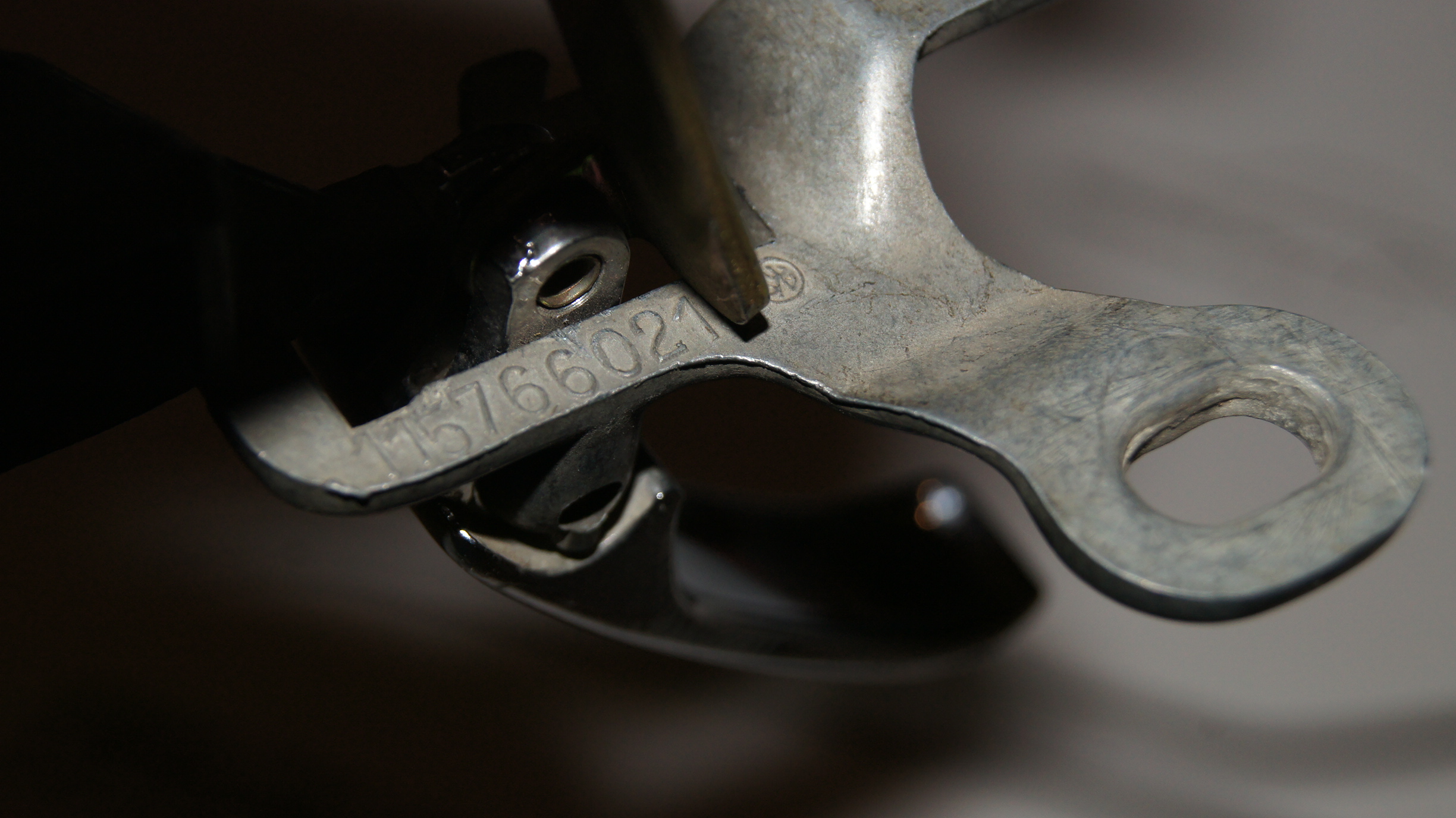 W108 W109 W114 W115 W116 Interior rear right handle assembly Genuine Mercedes Part W108 W109 W114 W115 W116 Interior rear right handle assembly Genuine Mercedes Part