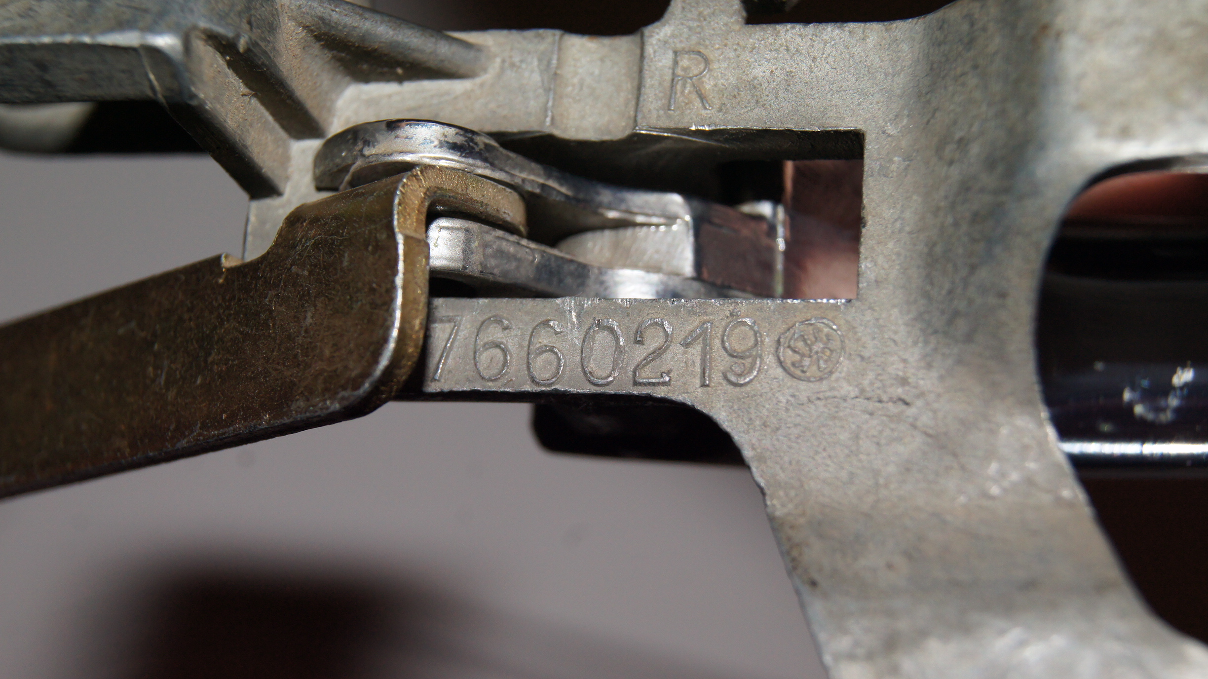 W108 W109 W114 W115 W116 Interior rear right handle assembly Genuine Mercedes Part W108 W109 W114 W115 W116 Interior rear right handle assembly Genuine Mercedes Part