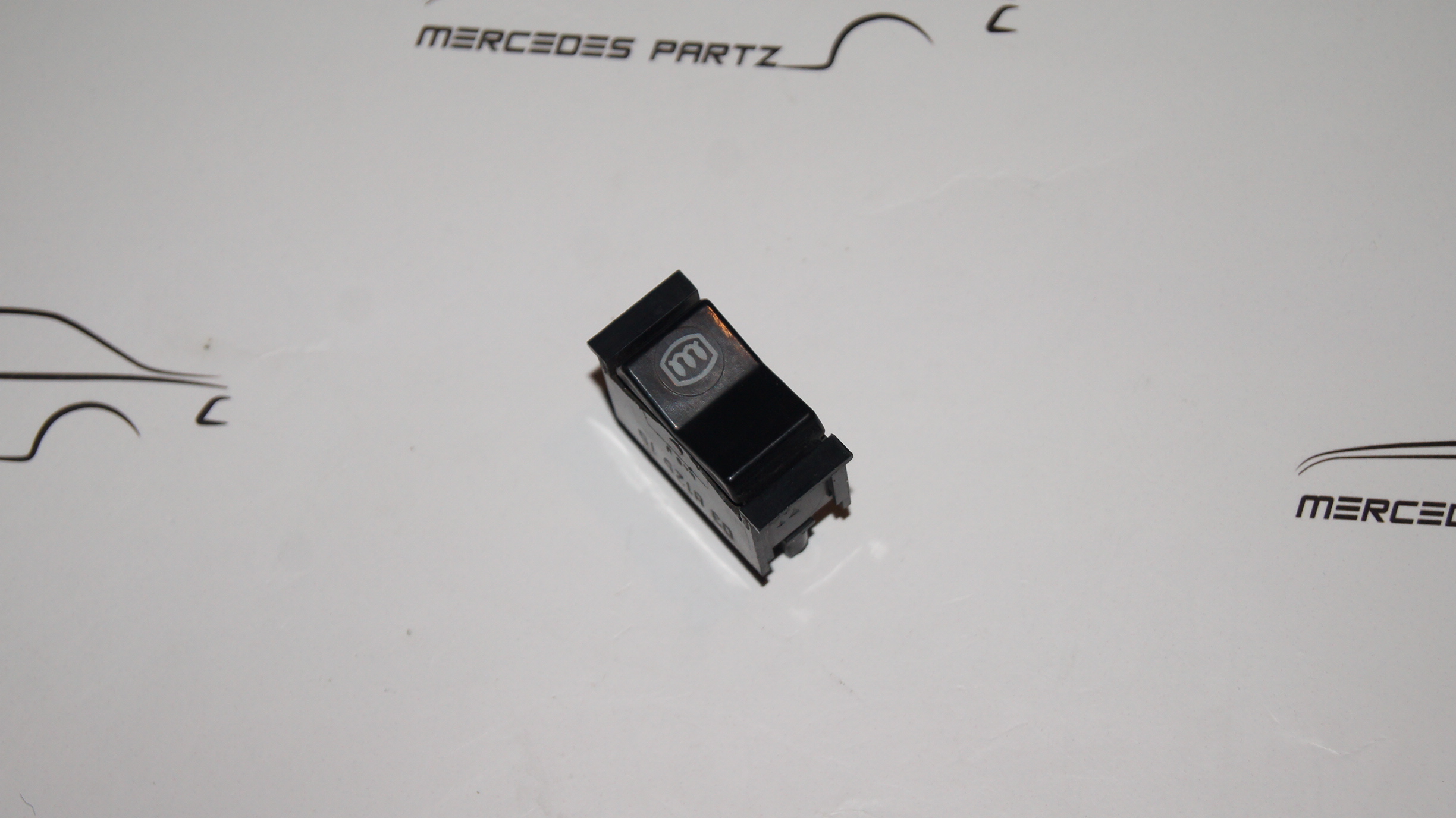 W107 W116 W201 Heated rear window pane switch Genuine Mercedes Part W107 W116 W201 Heated rear window pane switch Genuine Mercedes Part