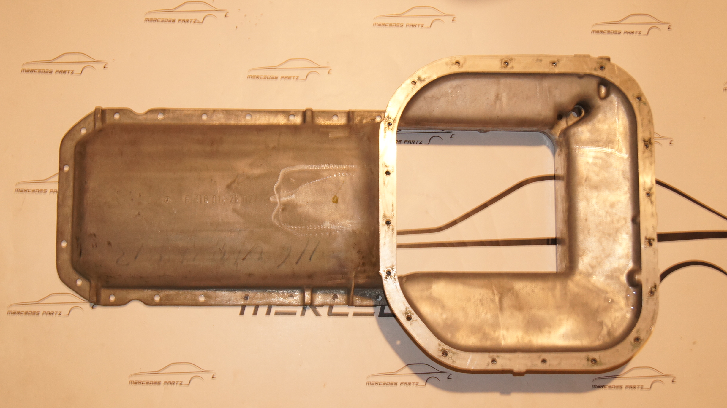 M116 350 M117 450 oil pan Genuine Mercedes Part M116 350 M117 450 oil pan Genuine Mercedes Part