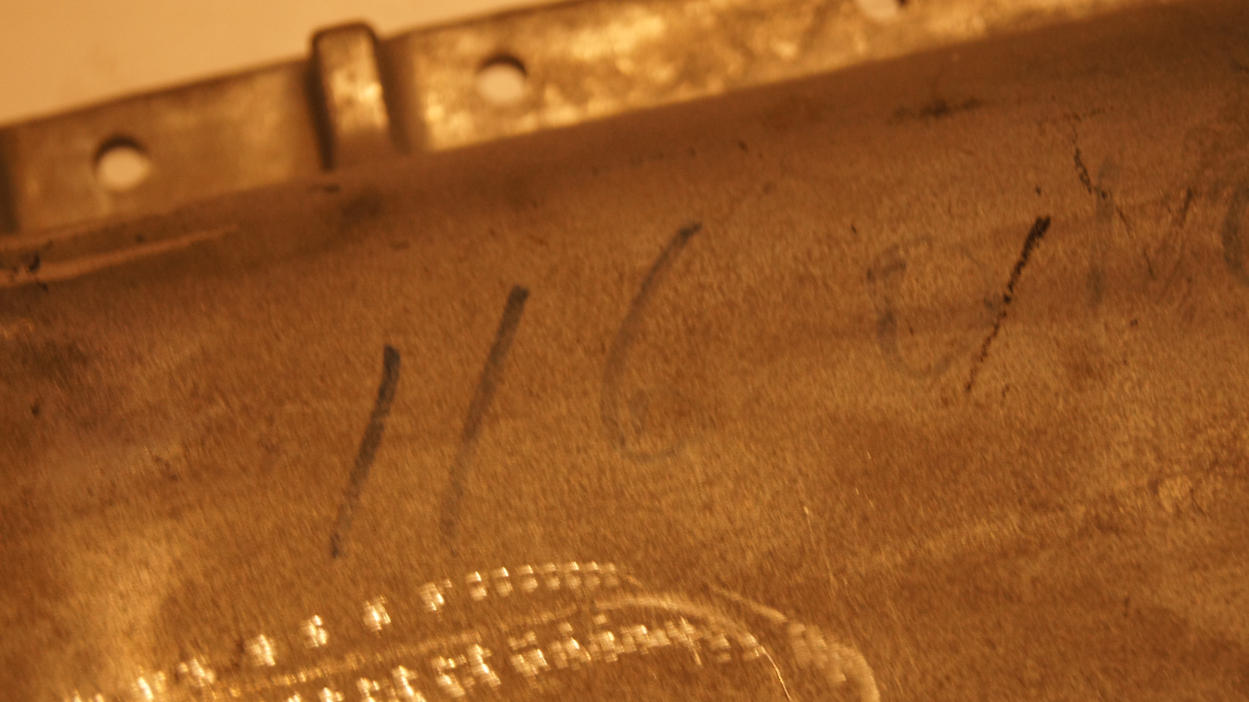 M116 350 M117 450 oil pan Genuine Mercedes Part M116 350 M117 450 oil pan Genuine Mercedes Part