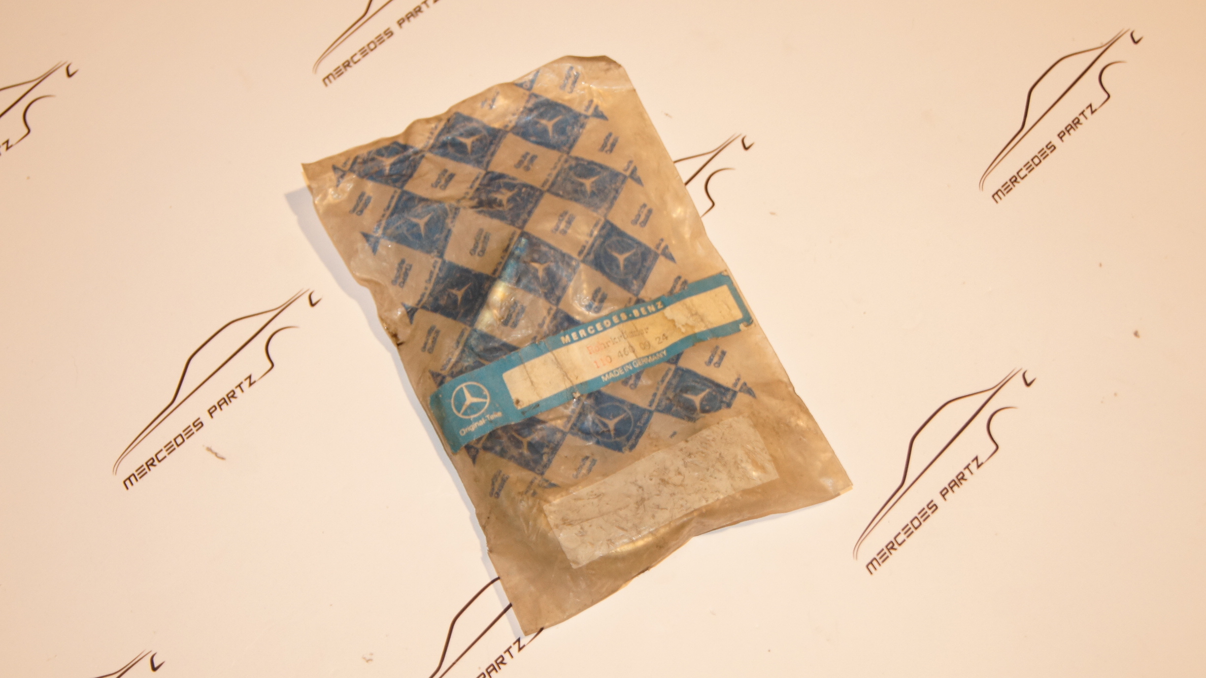 M110 / M123 power steering pump air compressor returnline Genuine Mercedes Part M110 / M123 power steering pump air compressor returnline Genuine Mercedes Part