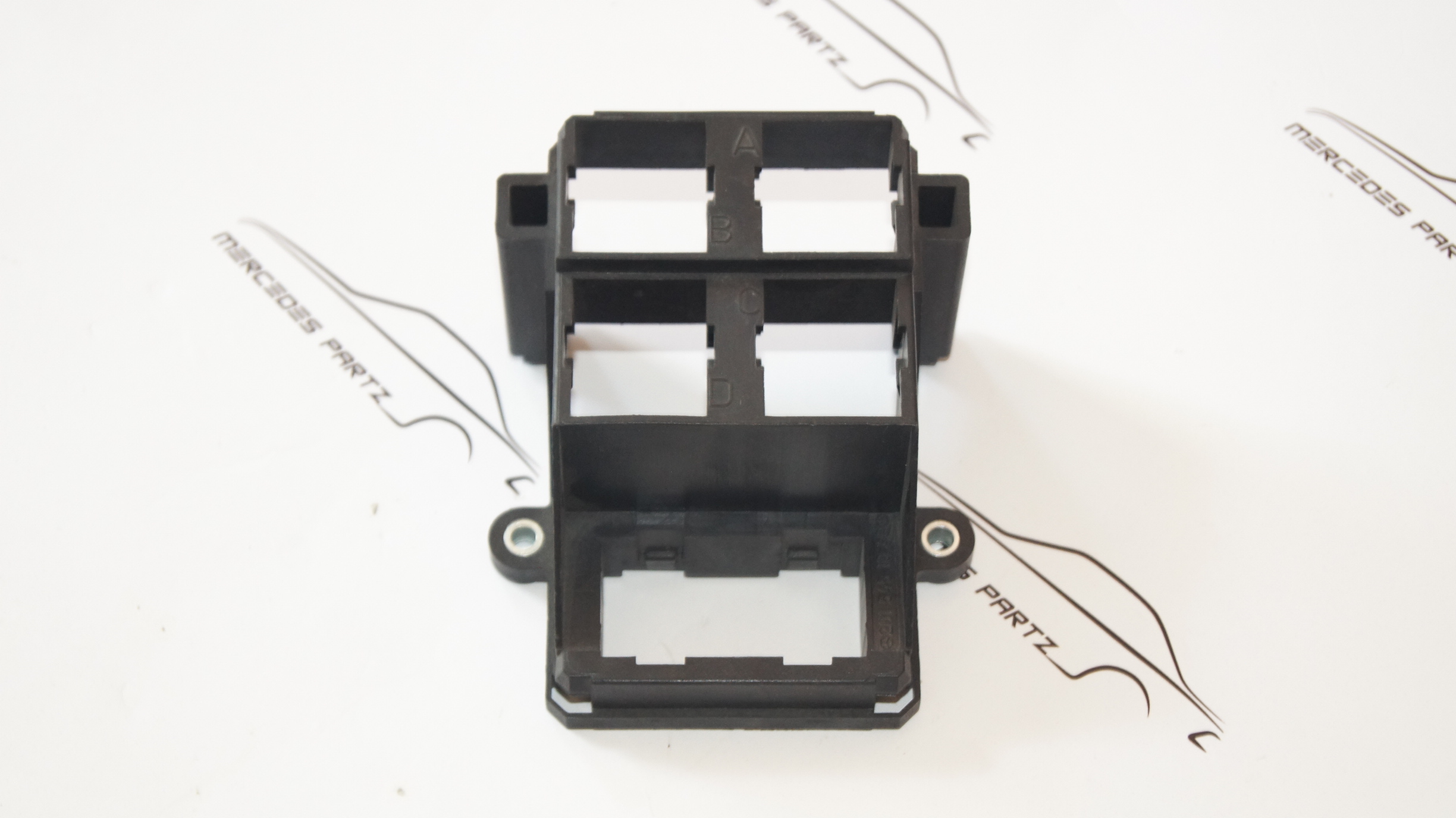 W201 relay bracket Genuine Mercedes Part W201 relay bracket Genuine Mercedes Part