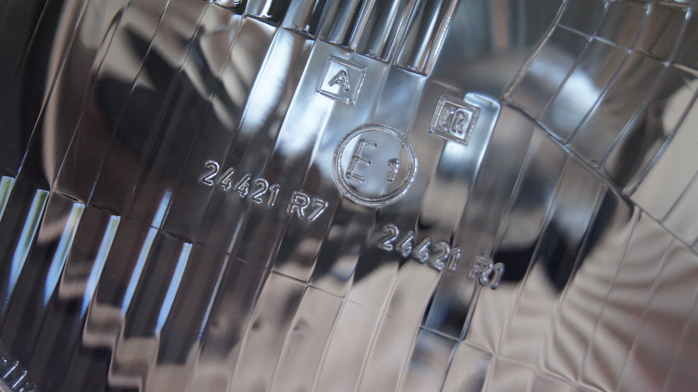 W123 Left Hella headlight Genuine Mercedes Part W123 Left Hella headlight Genuine Mercedes Part