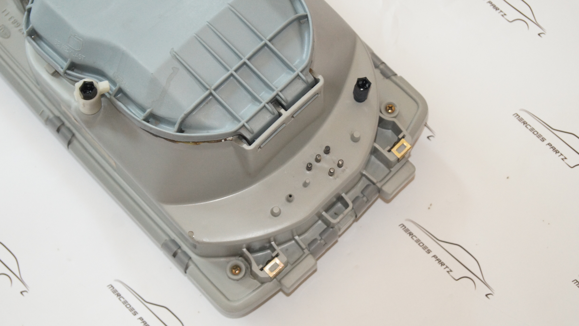 W123 Left Hella headlight Genuine Mercedes Part W123 Left Hella headlight Genuine Mercedes Part