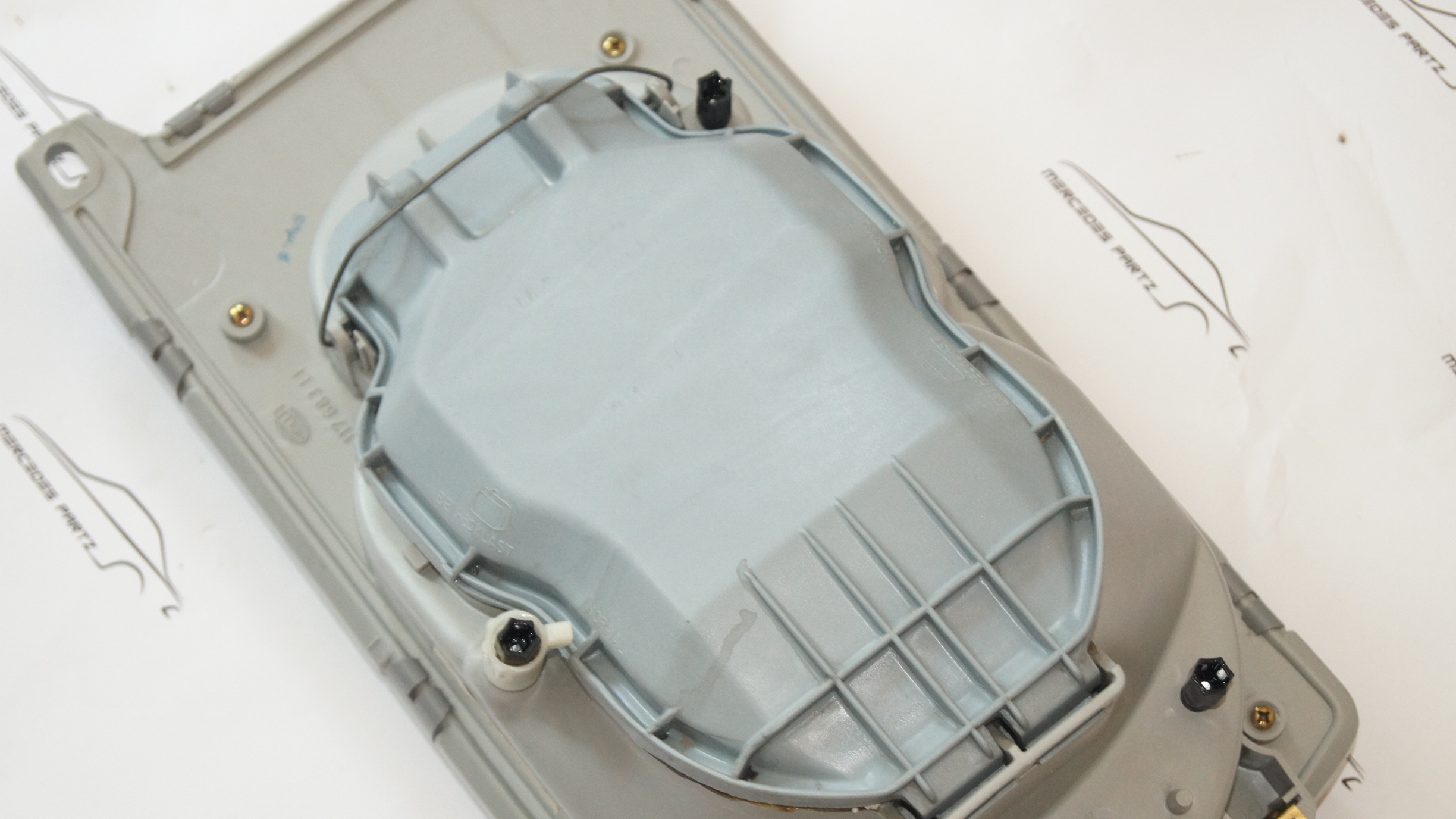 W123 Left Hella headlight Genuine Mercedes Part W123 Left Hella headlight Genuine Mercedes Part