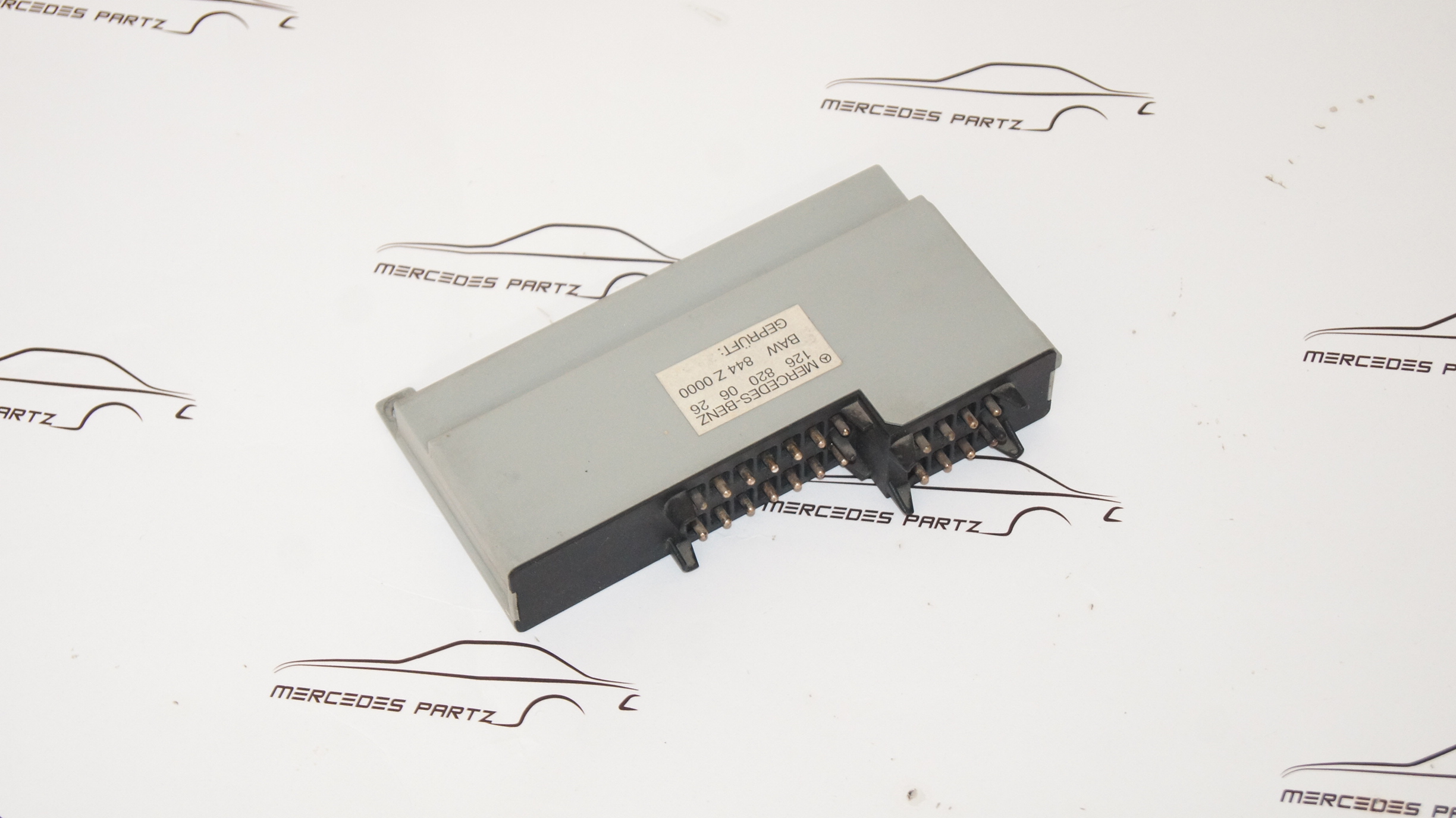 W107 W201 W126 W124 Burglary alarm system control unit USED used(working condition) W107 W201 W126 W124 Burglary alarm system control unit USED used(working condition)