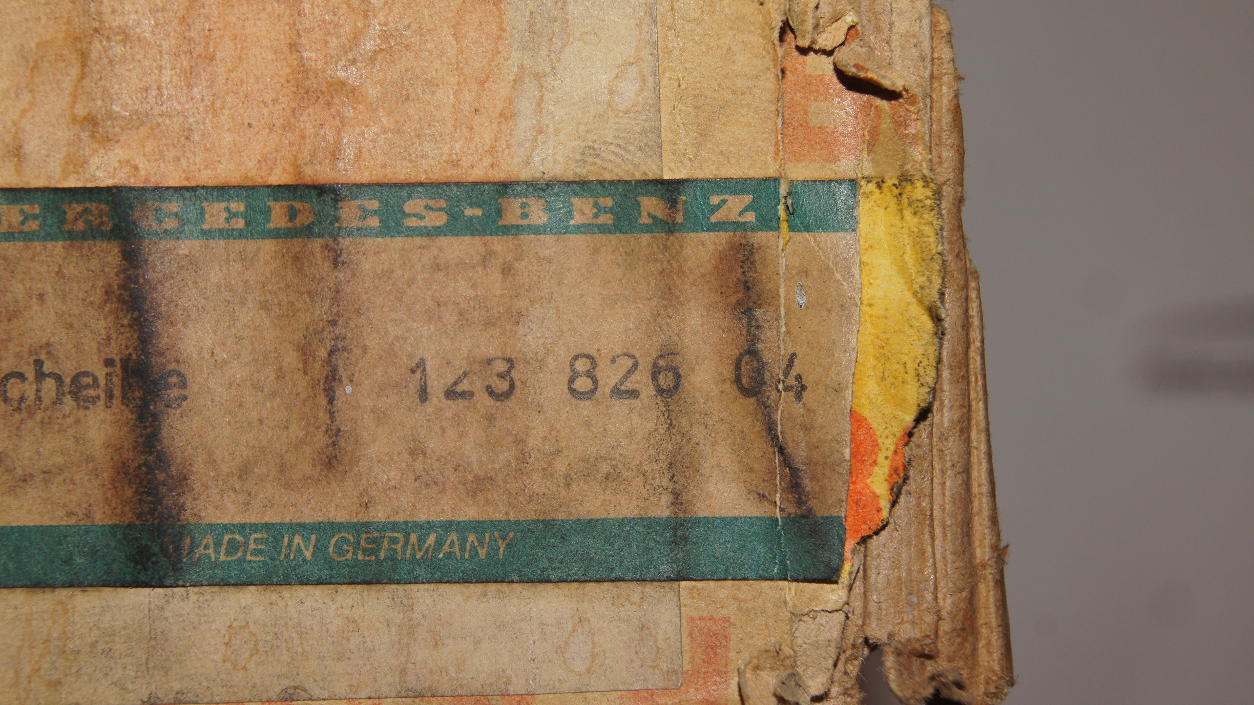 W123 gen1 headlight lens glass pane , right , right side traffic bosch W123 W123 gen1 headlight lens glass pane , right , right side traffic bosch W123