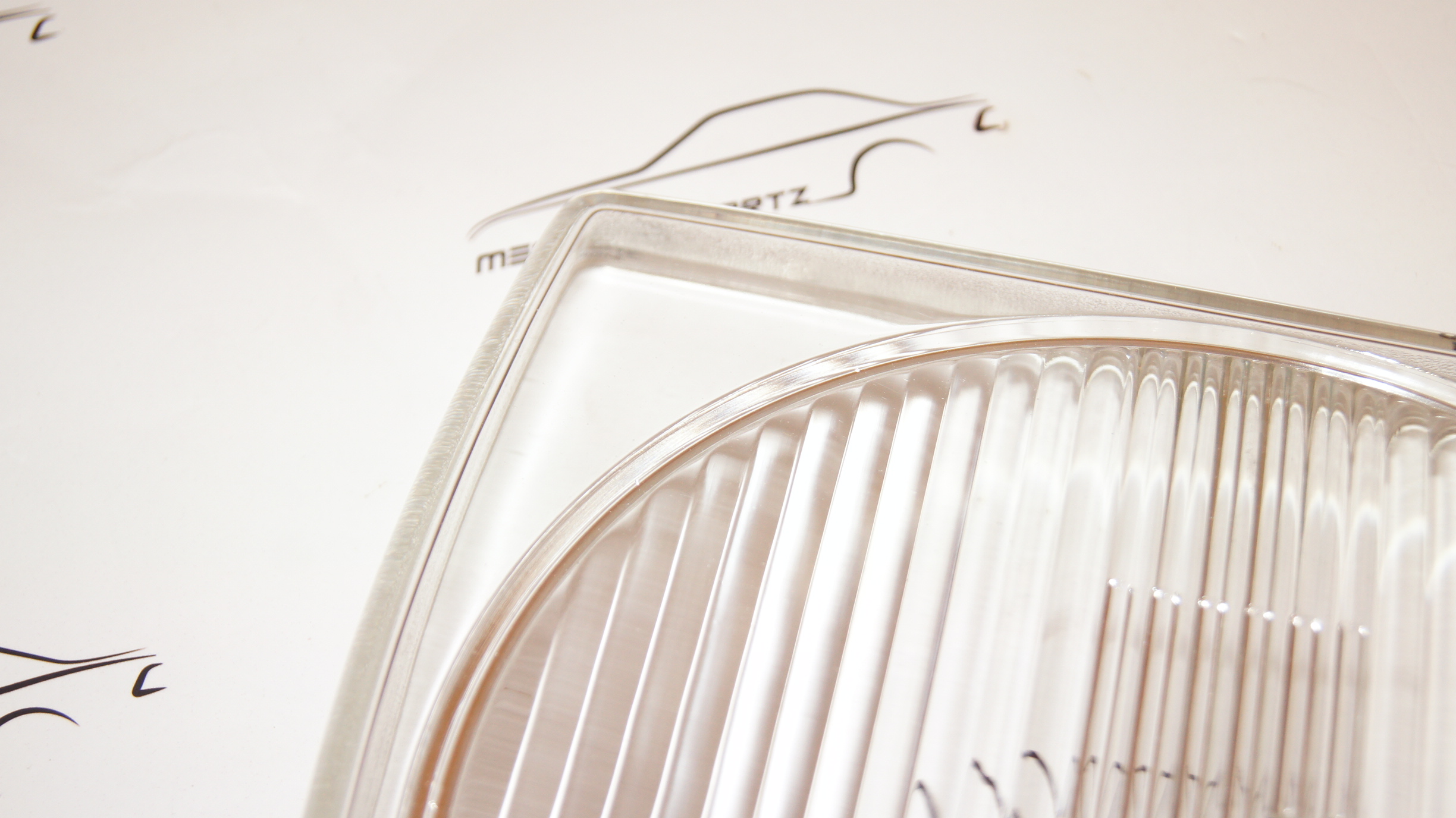 W123 gen1 headlight lens glass pane , right , right side traffic bosch W123 W123 gen1 headlight lens glass pane , right , right side traffic bosch W123