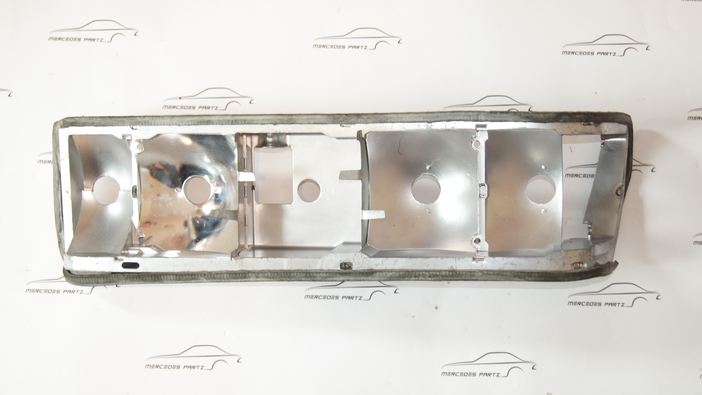 W201 left taillight housing Genuine Mercedes Part W201 left taillight housing Genuine Mercedes Part