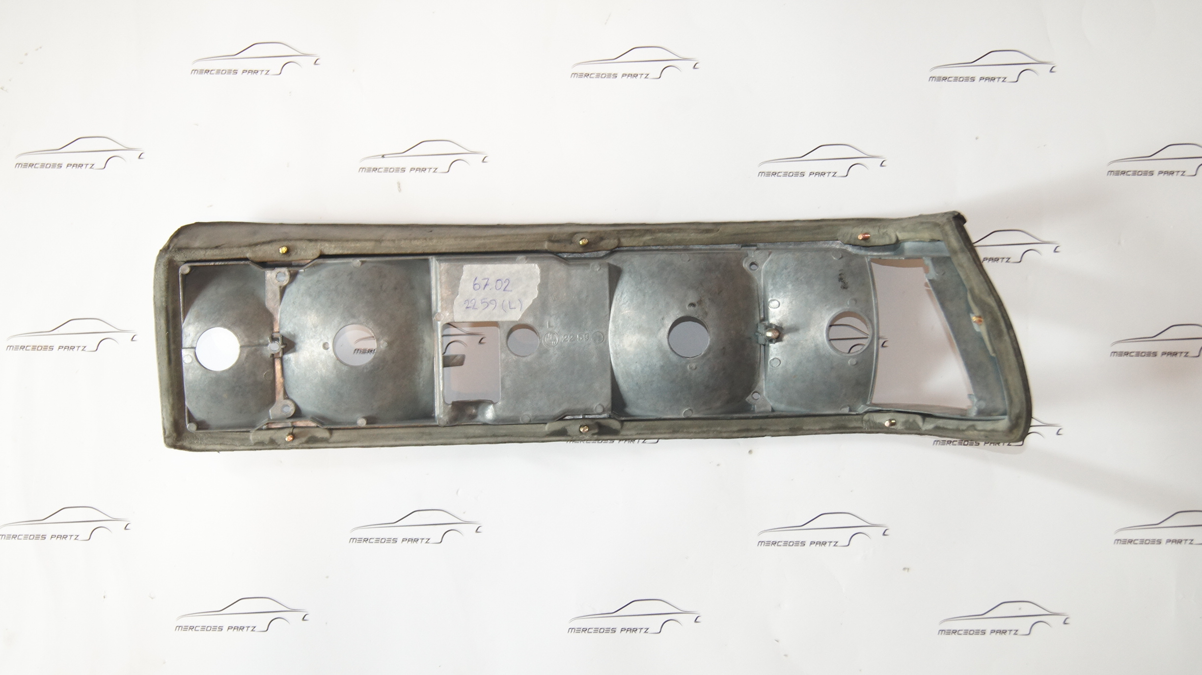 W201 left taillight housing Genuine Mercedes Part W201 left taillight housing Genuine Mercedes Part