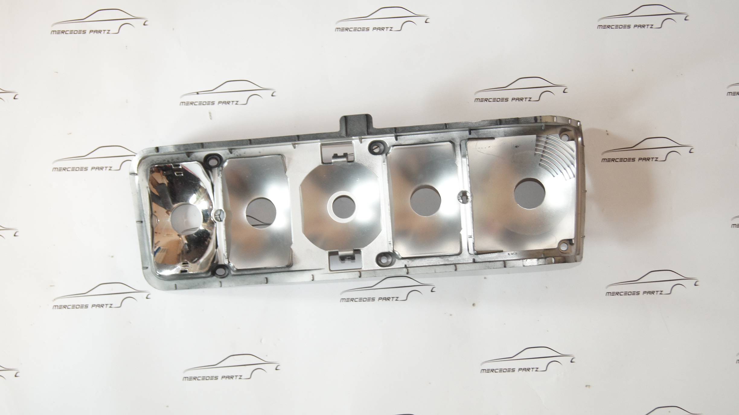 W201 left taillight housing Genuine Mercedes Part W201 left taillight housing Genuine Mercedes Part