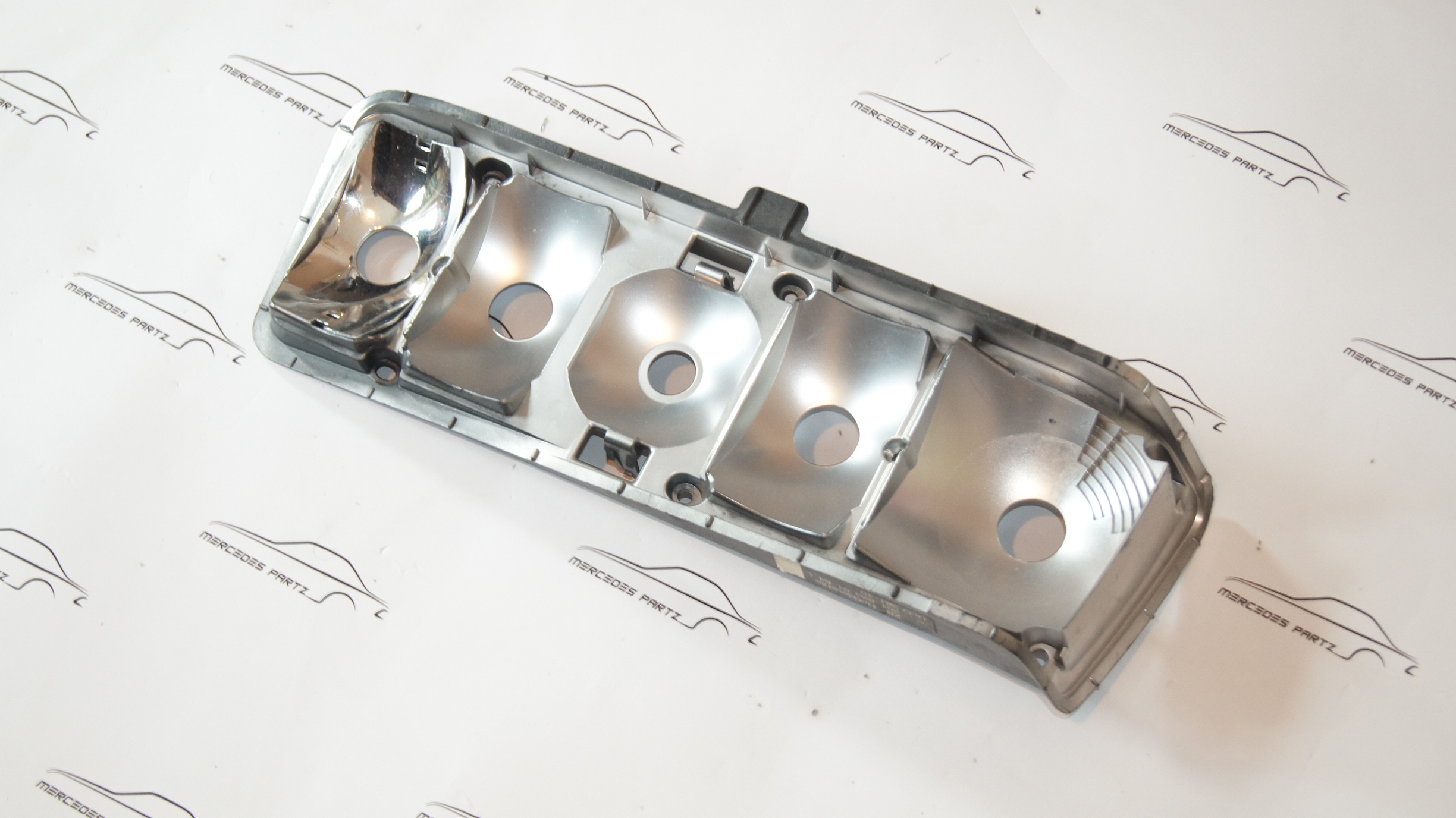 W201 left taillight housing Genuine Mercedes Part W201 left taillight housing Genuine Mercedes Part