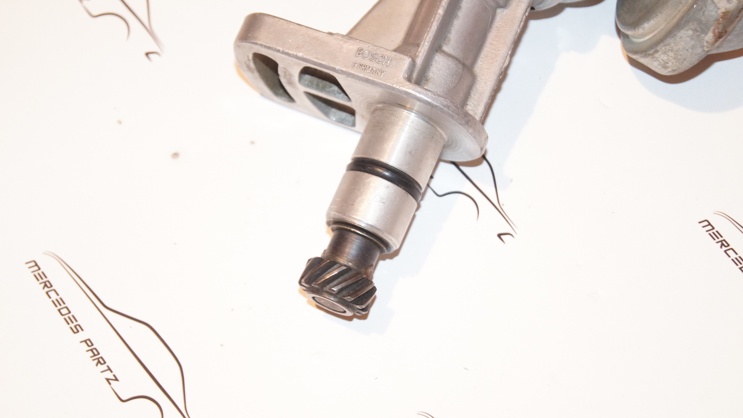 M117 4.5 K-jetronic distributor (USED) Genuine Mercedes Part M117 4.5 K-jetronic distributor (USED) Genuine Mercedes Part