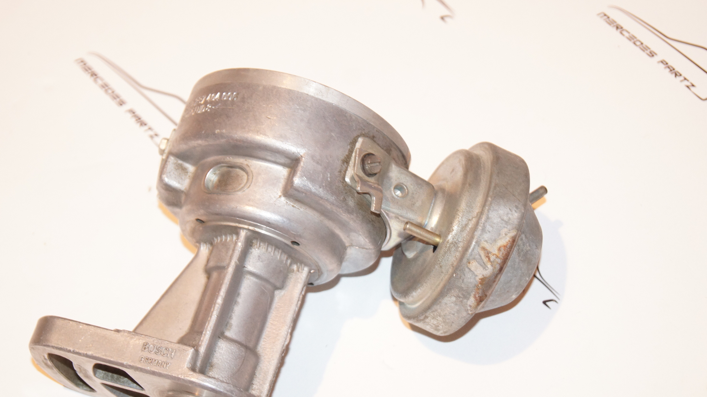 M117 4.5 K-jetronic distributor (USED) Genuine Mercedes Part M117 4.5 K-jetronic distributor (USED) Genuine Mercedes Part