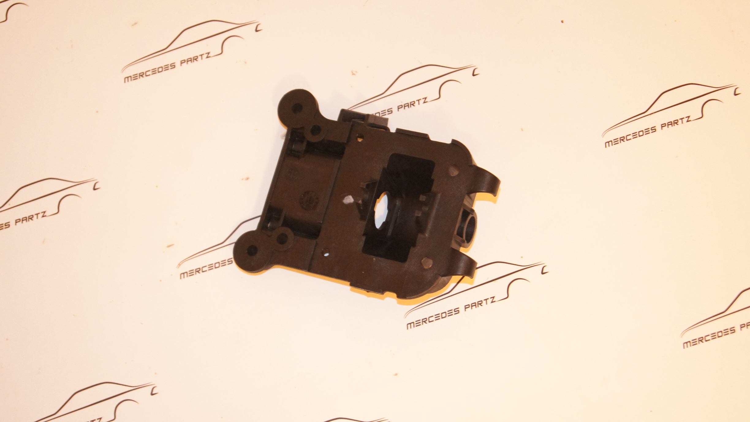 W124 W201 floorshift manual four speed bearing cover Genuine Mercedes Part W124 W201 floorshift manual four speed bearing cover Genuine Mercedes Part